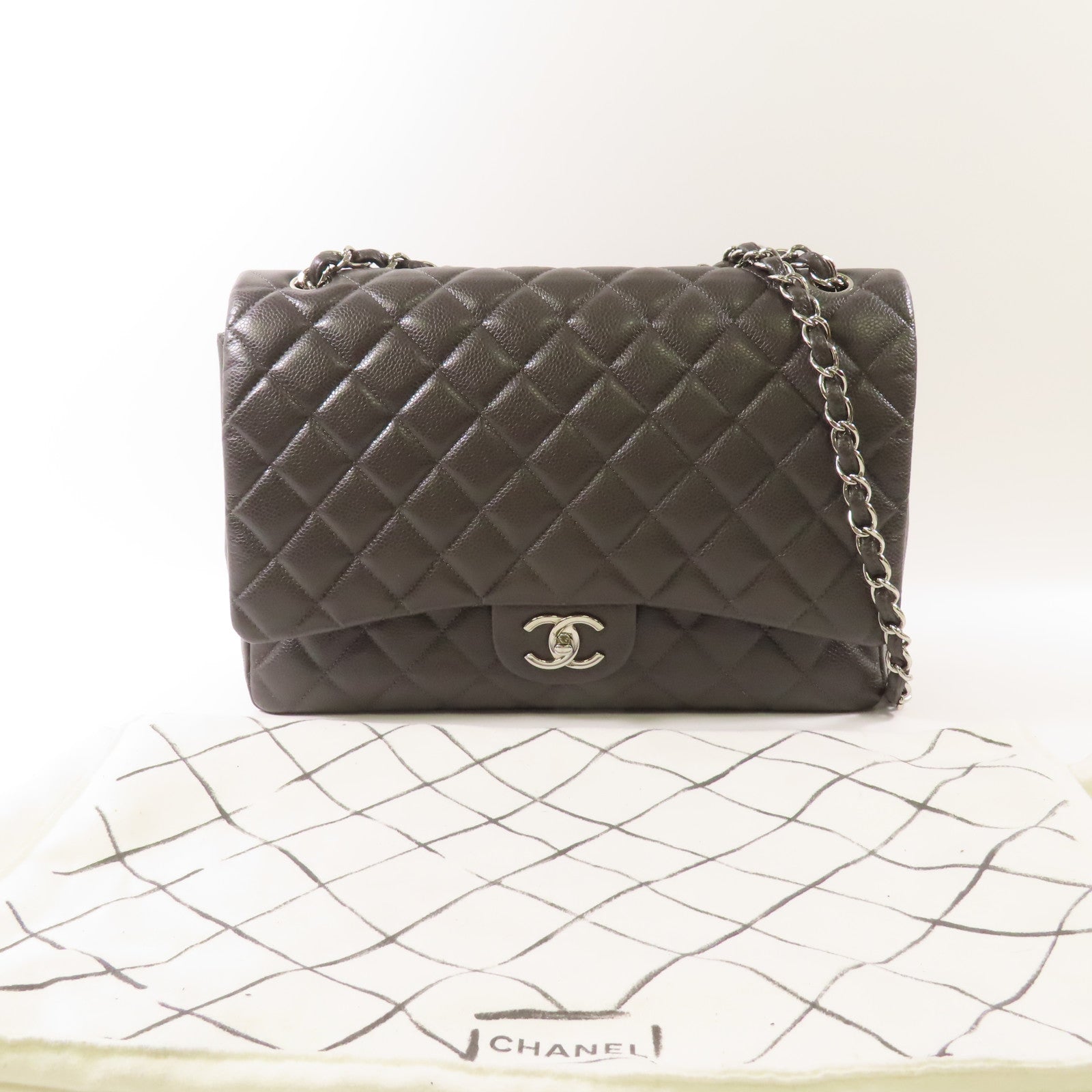 CHANEL 【激減優惠】牛皮皮革Maxi Classic銀扣鏈帶肩背袋