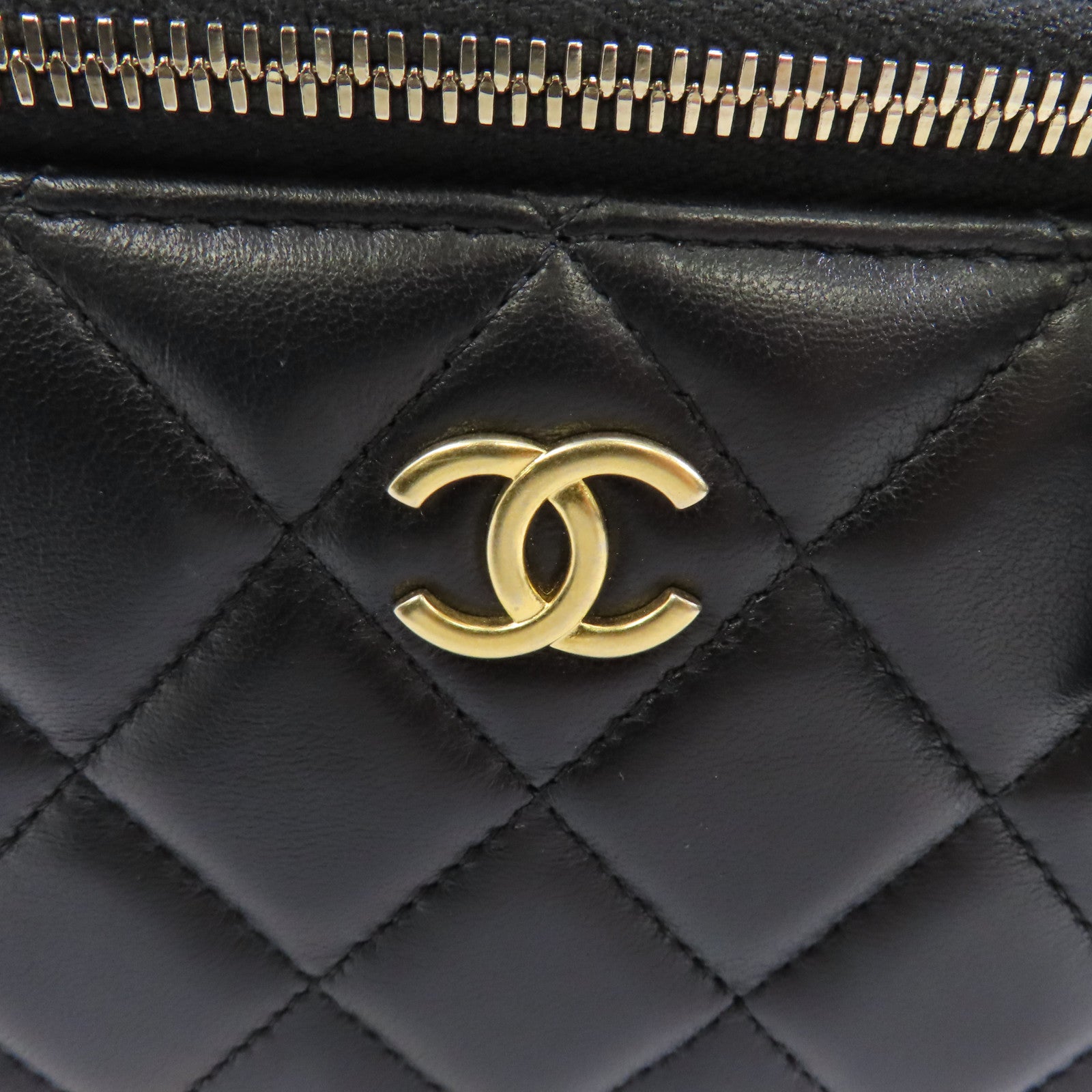 CHANEL 菱格羊皮皮革Vanity Case金扣鏈帶肩背袋黑色