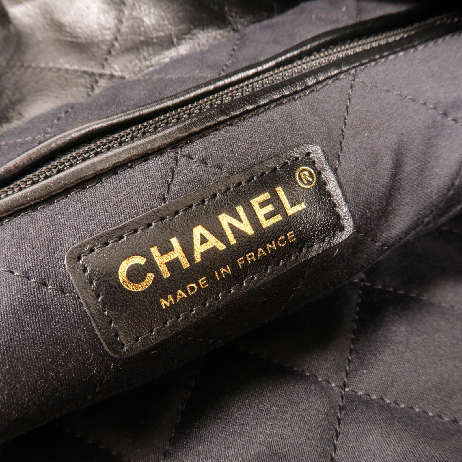 CHANEL 牛皮皮革C22 Medium鏈帶肩背袋