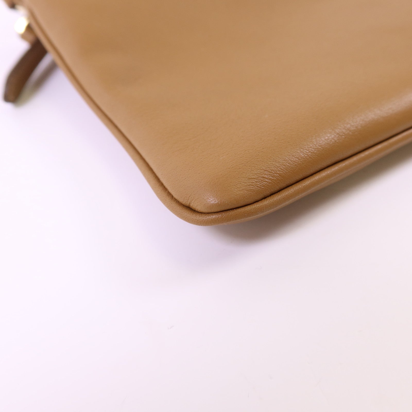 PRADA 牛皮皮革Shoulder Pouch金扣肩背袋