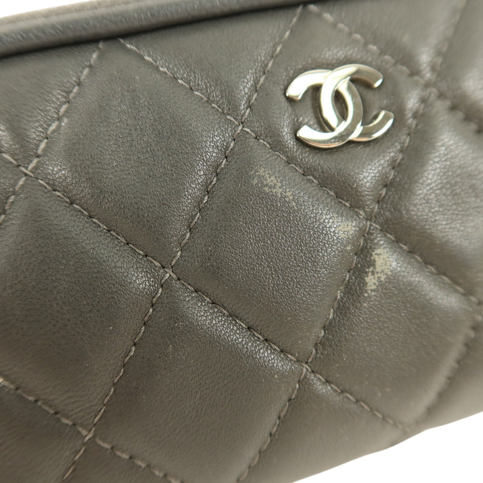 CHANEL 羊皮皮革Cosmetic Pouch銀扣手拿包