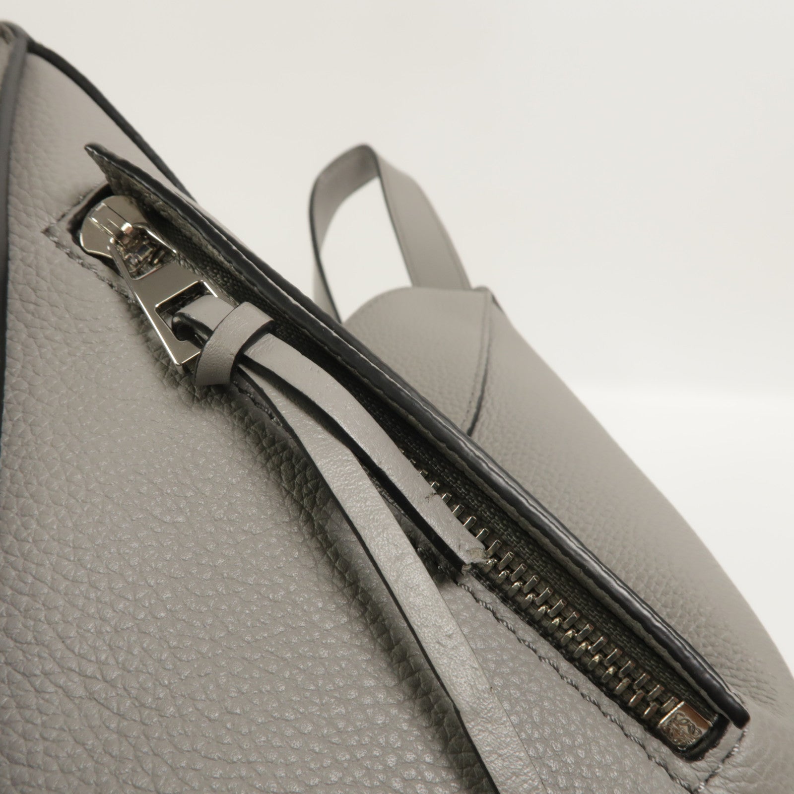 LOEWE 牛皮皮革Hammock Small肩背袋