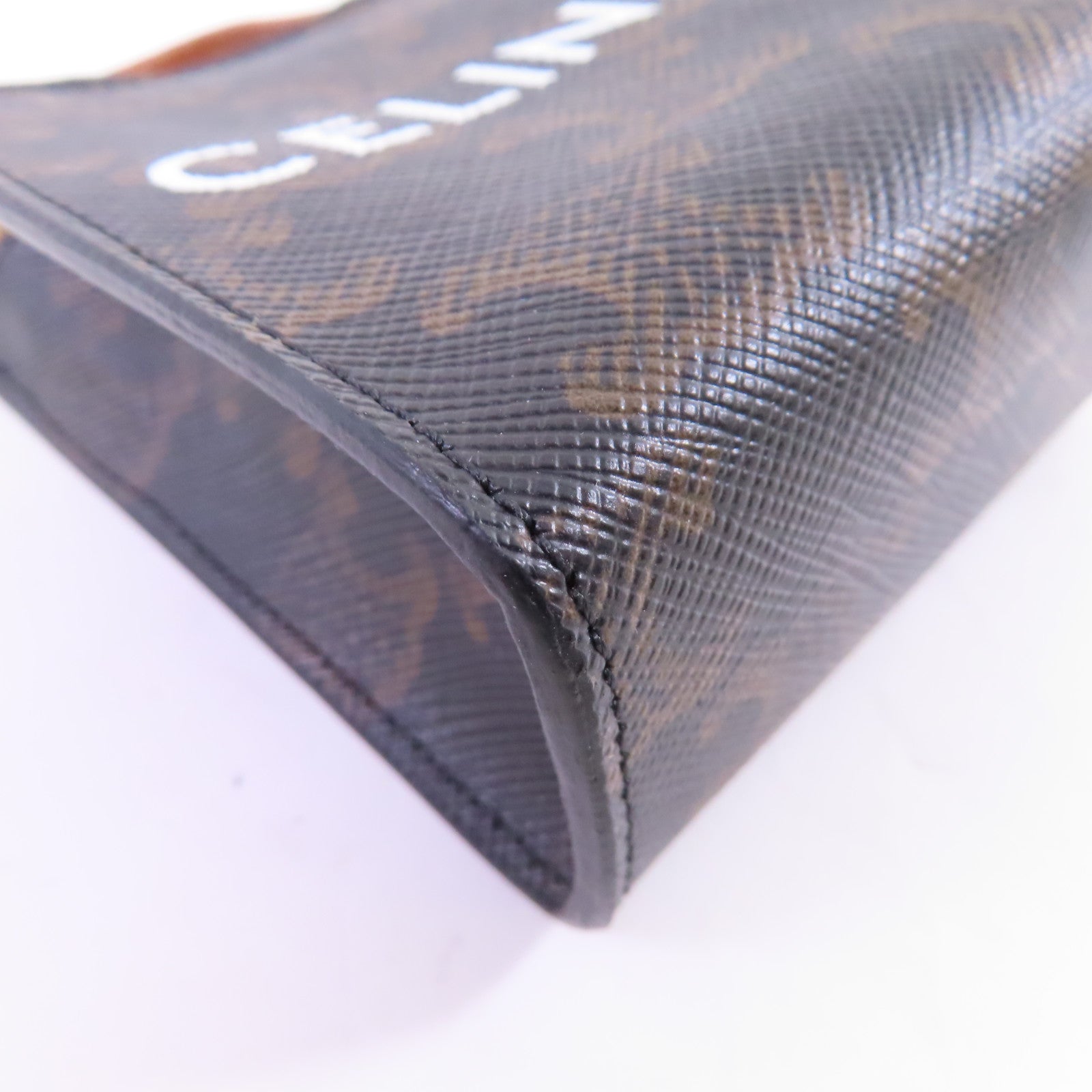 CELINE Triomphe帆布Micro Vertical Charm金扣掛飾