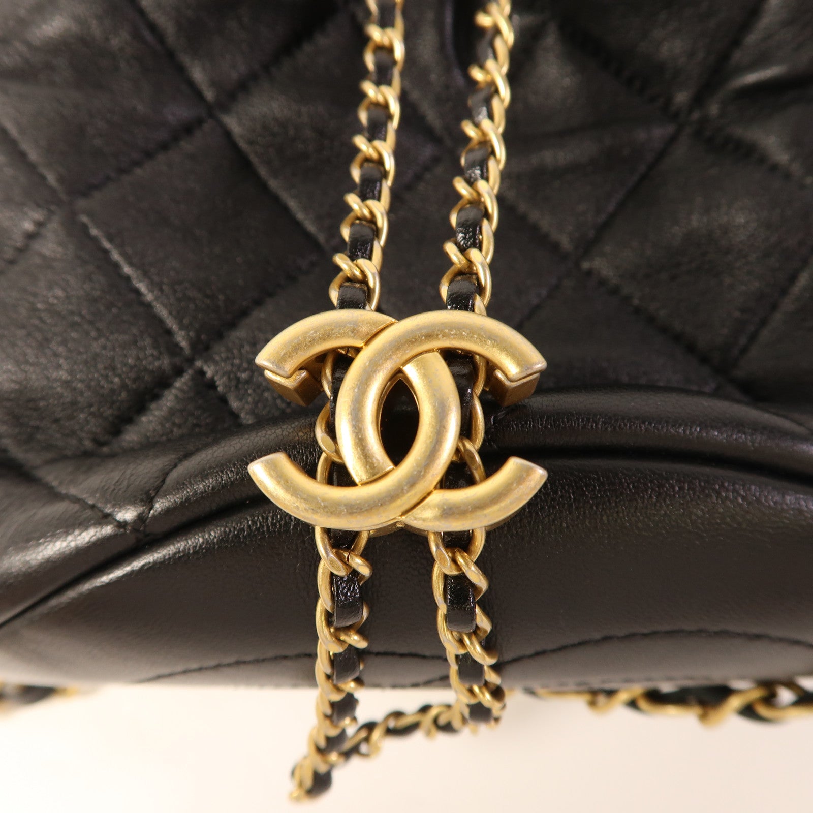 CHANEL 羊皮皮革Bucket Bag With Pearl Handle金扣手挽肩背兩用袋