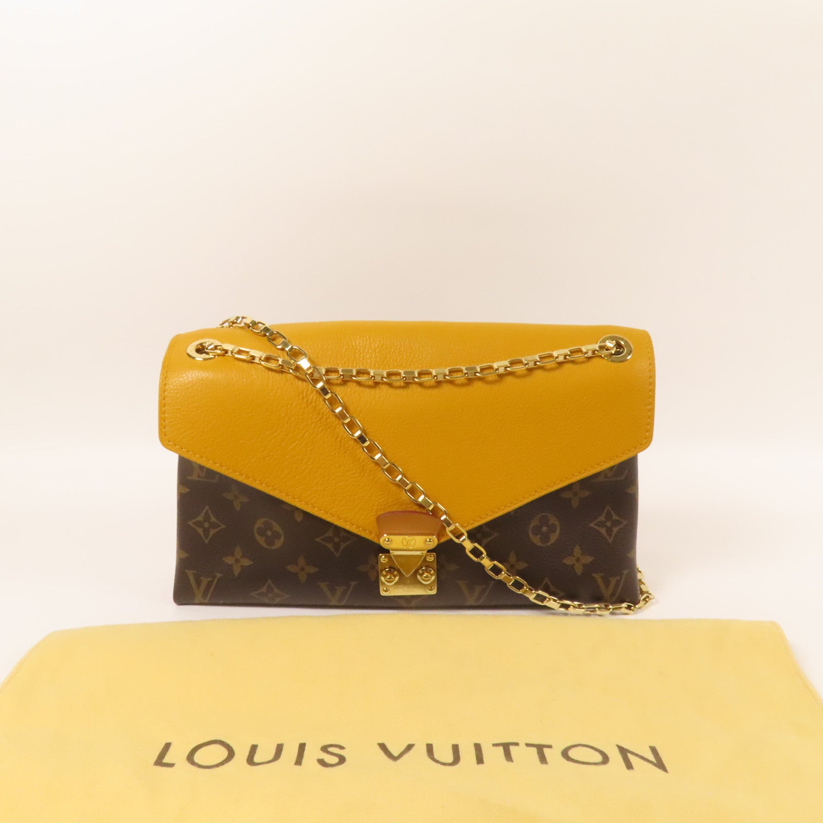 LOUIS VUITTON Monogram Pallas Chain Bag金扣鏈帶肩背袋
