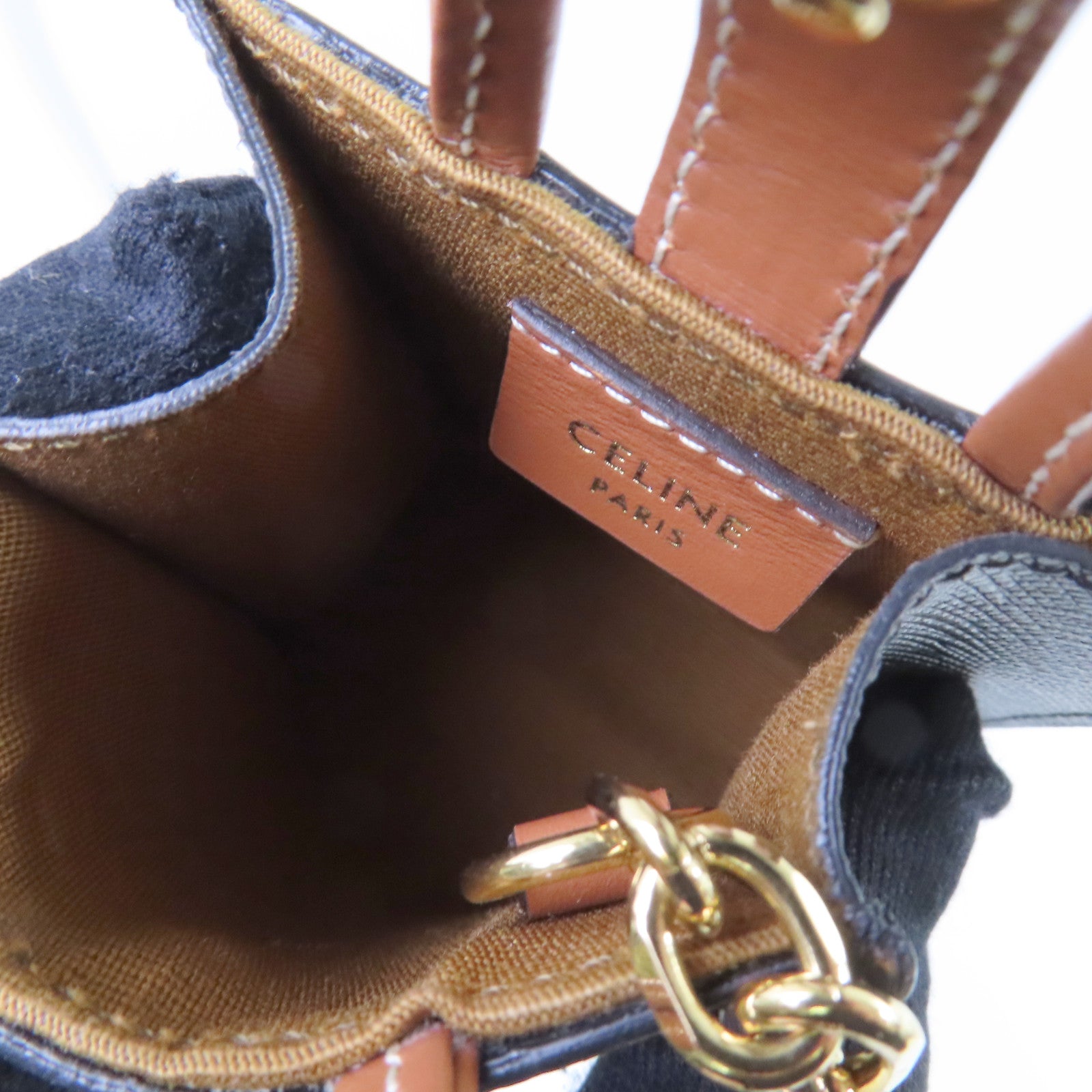 CELINE Triomphe帆布Micro Vertical Charm金扣掛飾