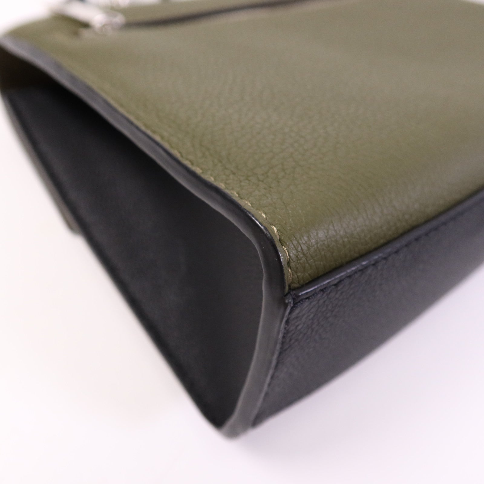 LOUIS VUITTON 牛皮皮革My Lock Me銀扣鏈帶肩背袋
