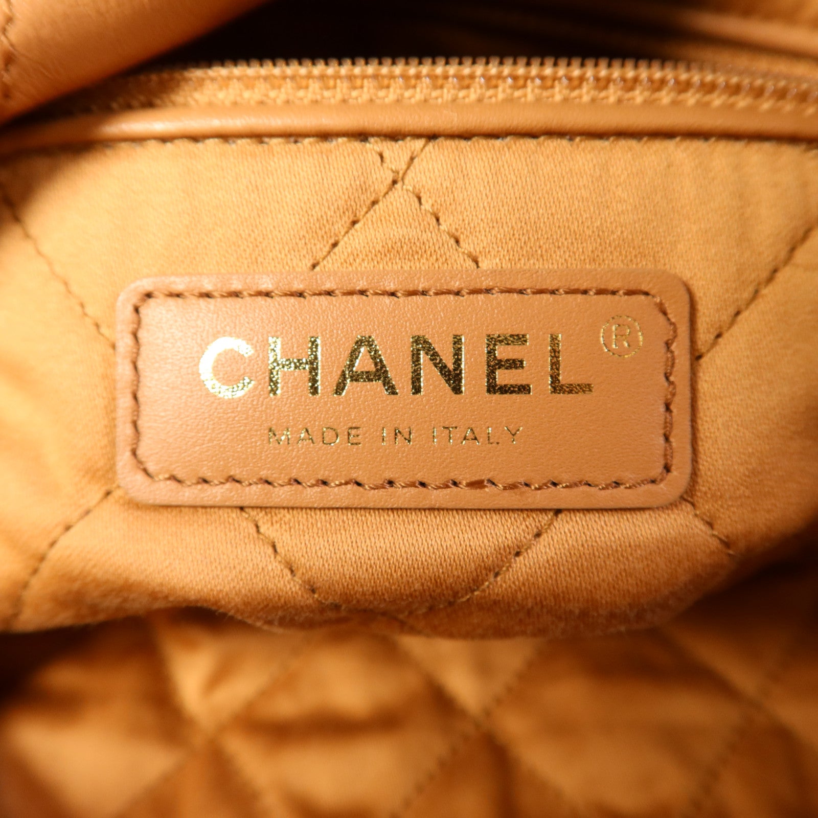 CHANEL 牛皮皮革Chanel 22金扣鏈帶肩背袋