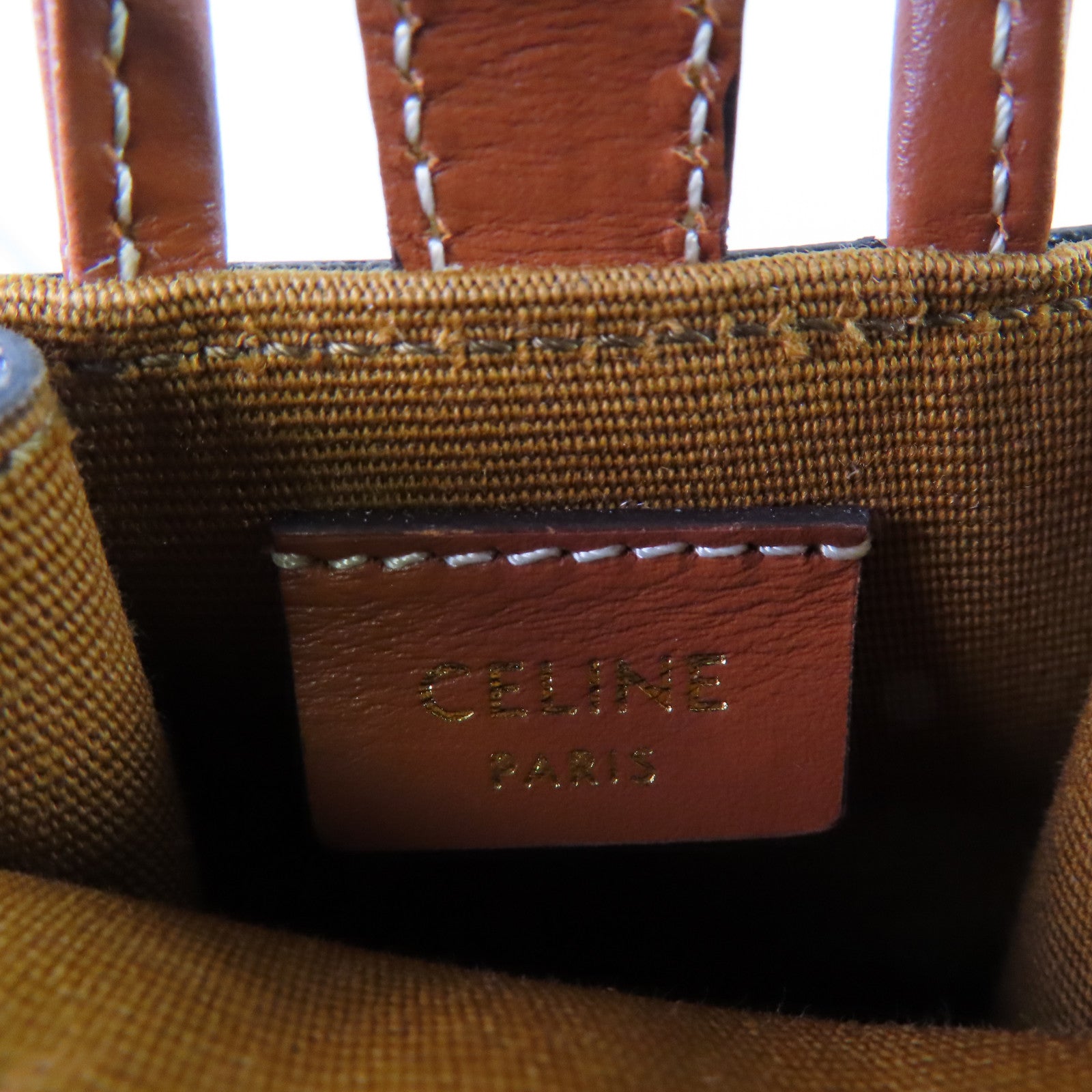 CELINE Triomphe帆布Micro Vertical Charm金扣掛飾