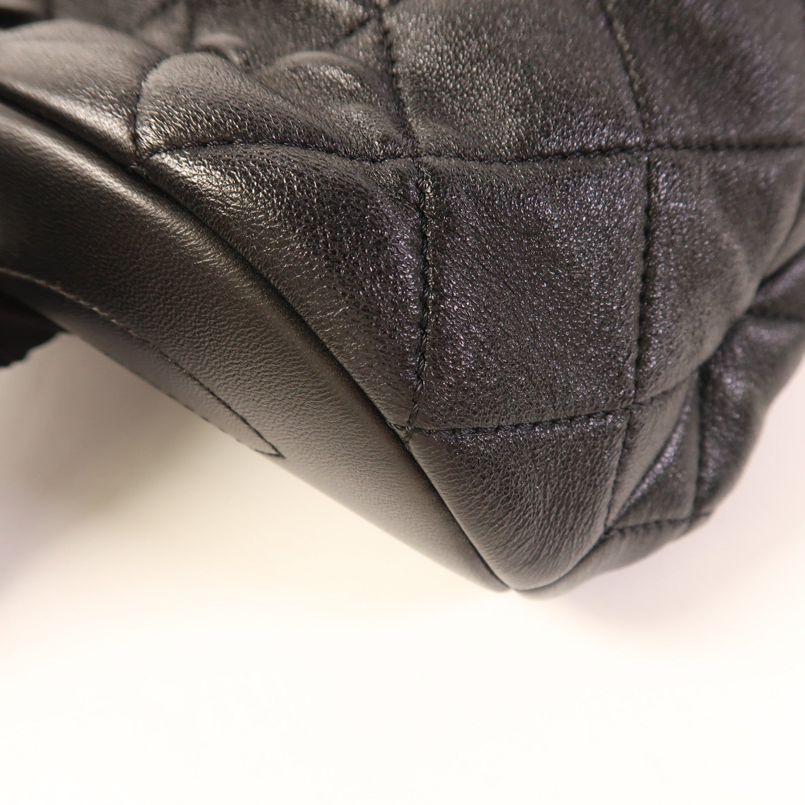 CHANEL 羊皮皮革Bucket Bag With Pearl Handle金扣手挽肩背兩用袋