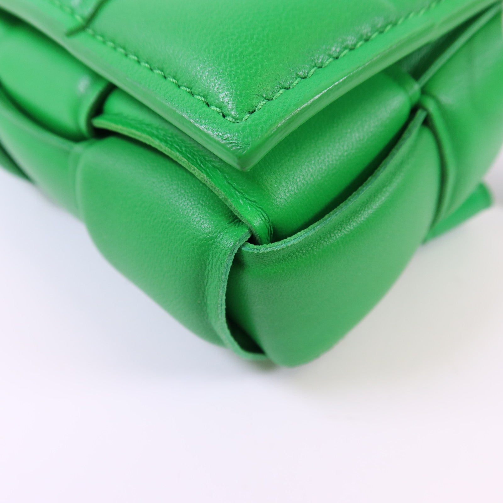 BOTTEGA VENETA 皮革Cassette Padded Mini肩背袋