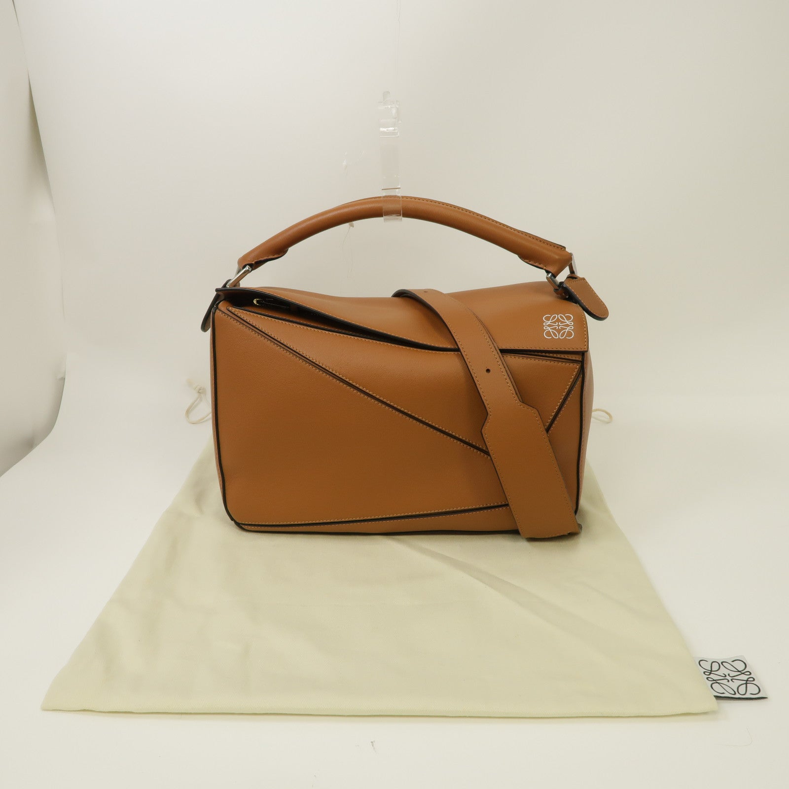 LOEWE 牛皮皮革Puzzle Medium銀扣手挽肩背兩用袋啡色