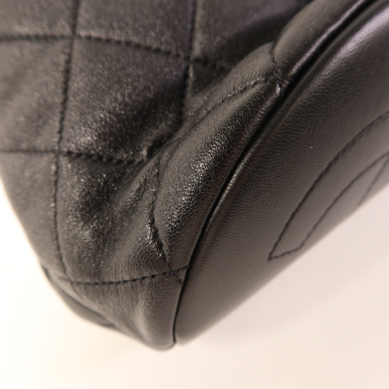 CHANEL 羊皮皮革Bucket Bag With Pearl Handle金扣手挽肩背兩用袋