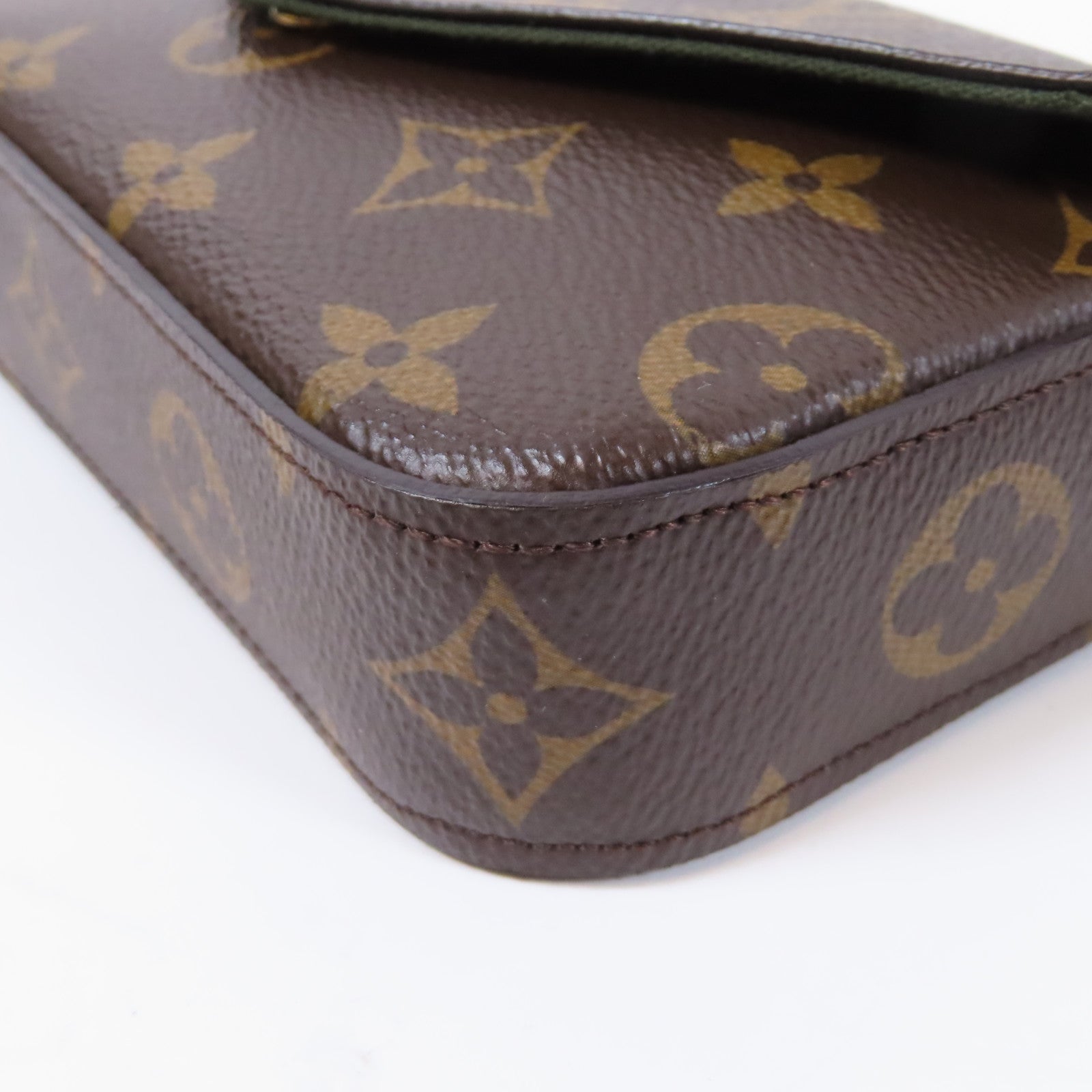 LOUIS VUITTON Monogram Mini Pochette Accessoires金扣肩背袋啡色