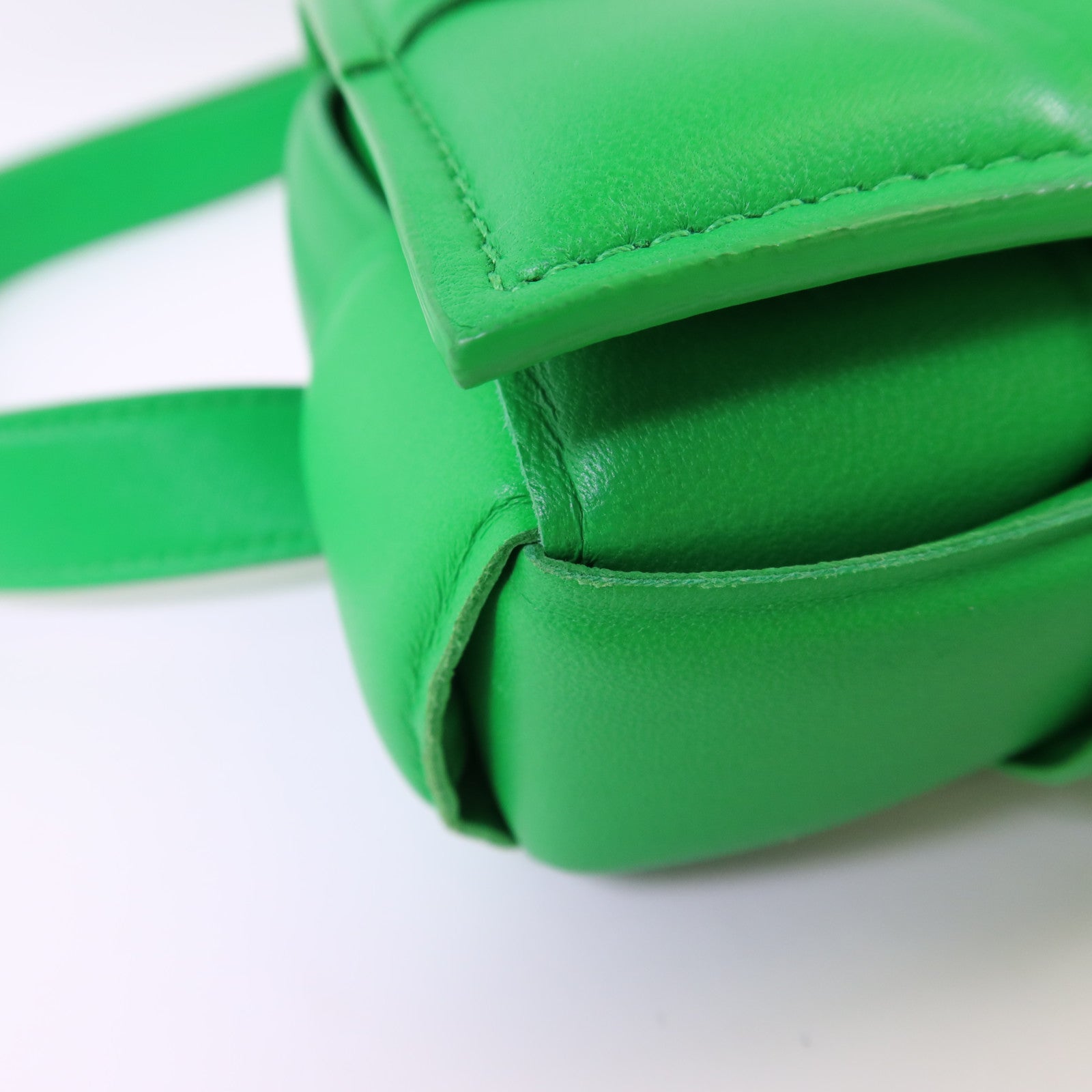 BOTTEGA VENETA 皮革Cassette Padded Mini肩背袋