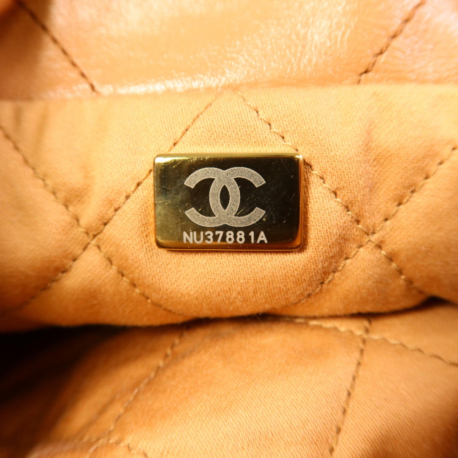 CHANEL 牛皮皮革Chanel 22金扣鏈帶肩背袋