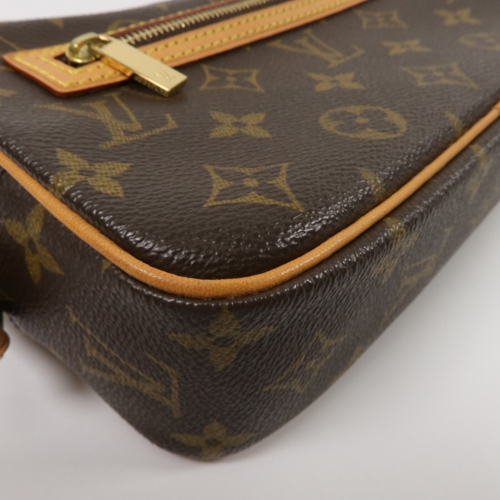 LOUIS VUITTON Monogram Pochette Cite肩背袋