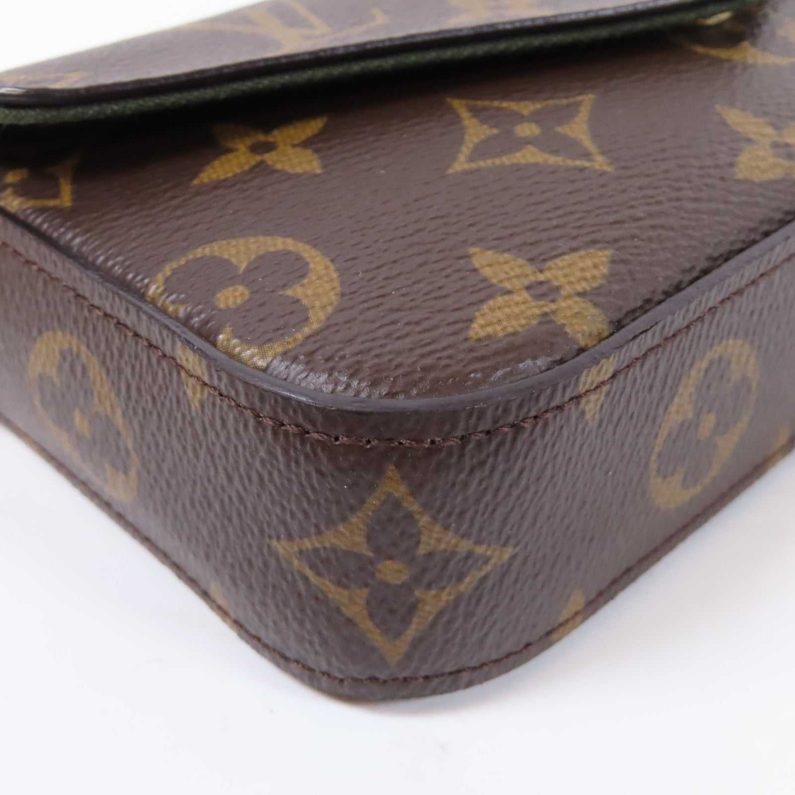 LOUIS VUITTON Monogram Mini Pochette Accessoires金扣肩背袋啡色