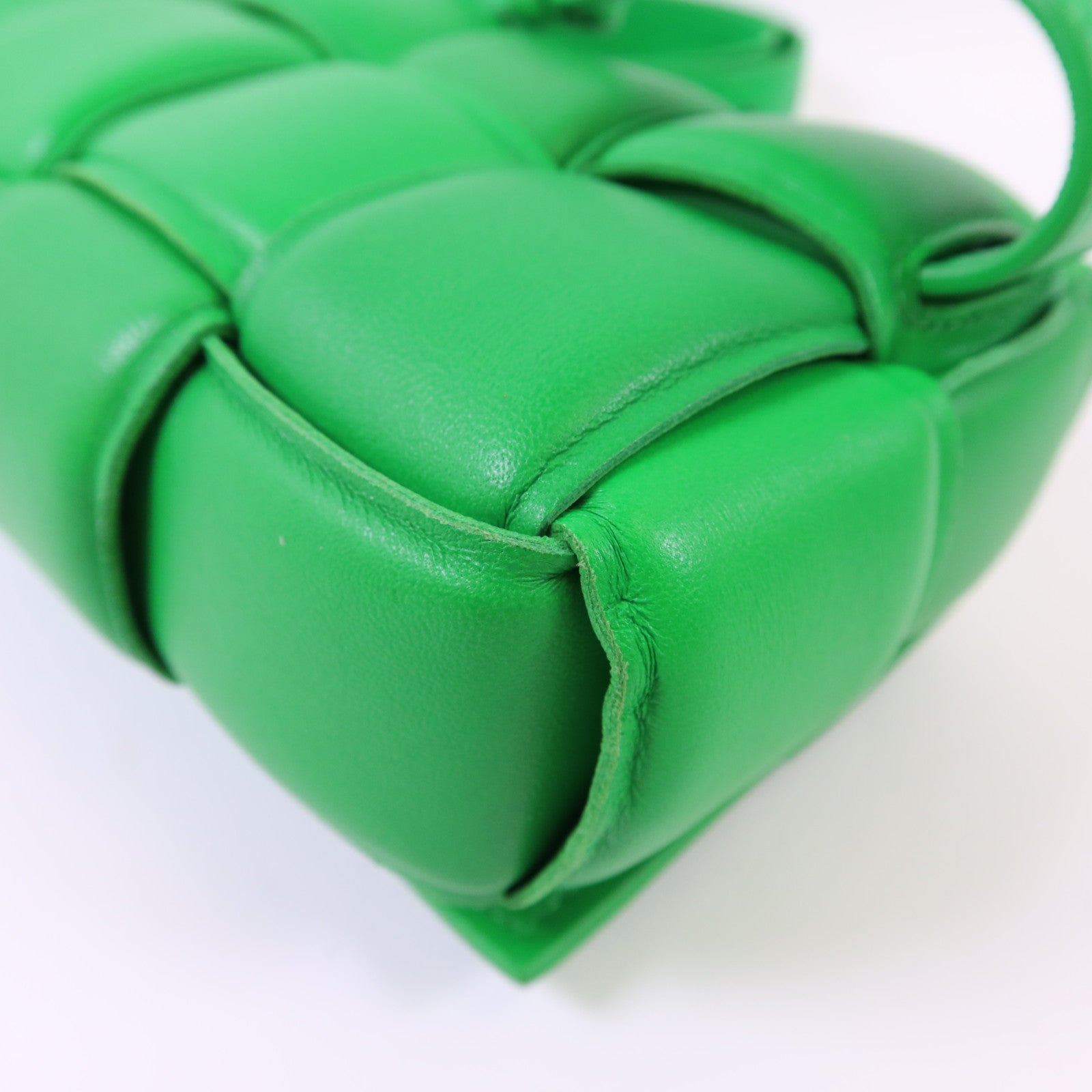 BOTTEGA VENETA 皮革Cassette Padded Mini肩背袋