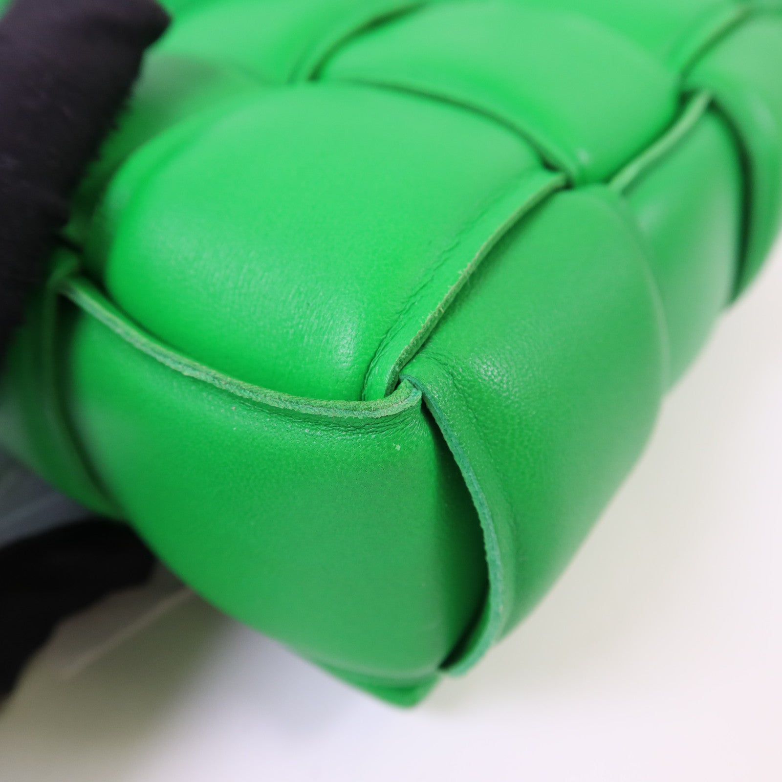 BOTTEGA VENETA 皮革Cassette Padded Mini肩背袋