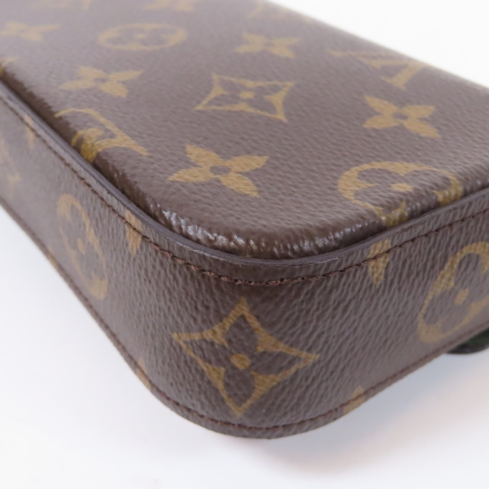 LOUIS VUITTON Monogram Mini Pochette Accessoires金扣肩背袋啡色