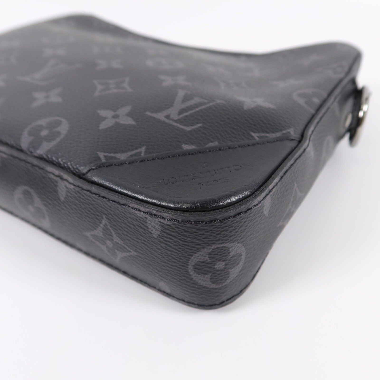 LOUIS VUITTON Monogram Eclipse Reverse Trio Messenger銀扣肩背袋灰色