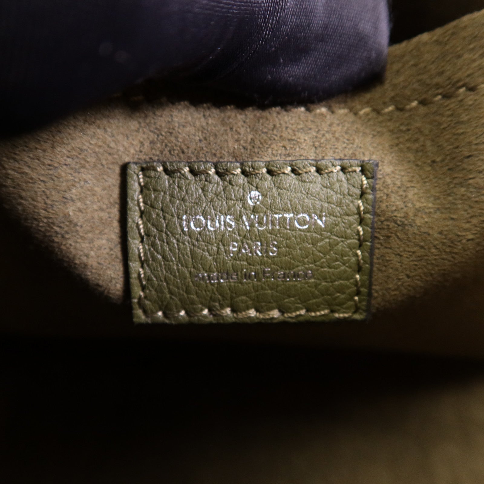 LOUIS VUITTON 牛皮皮革My Lock Me銀扣鏈帶肩背袋