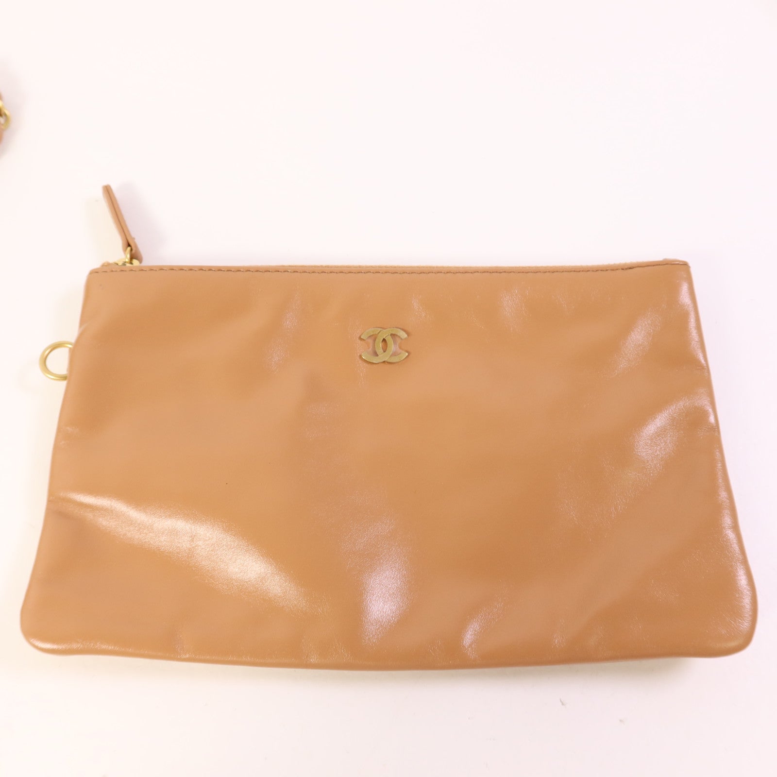 CHANEL 牛皮皮革Chanel 22金扣鏈帶肩背袋