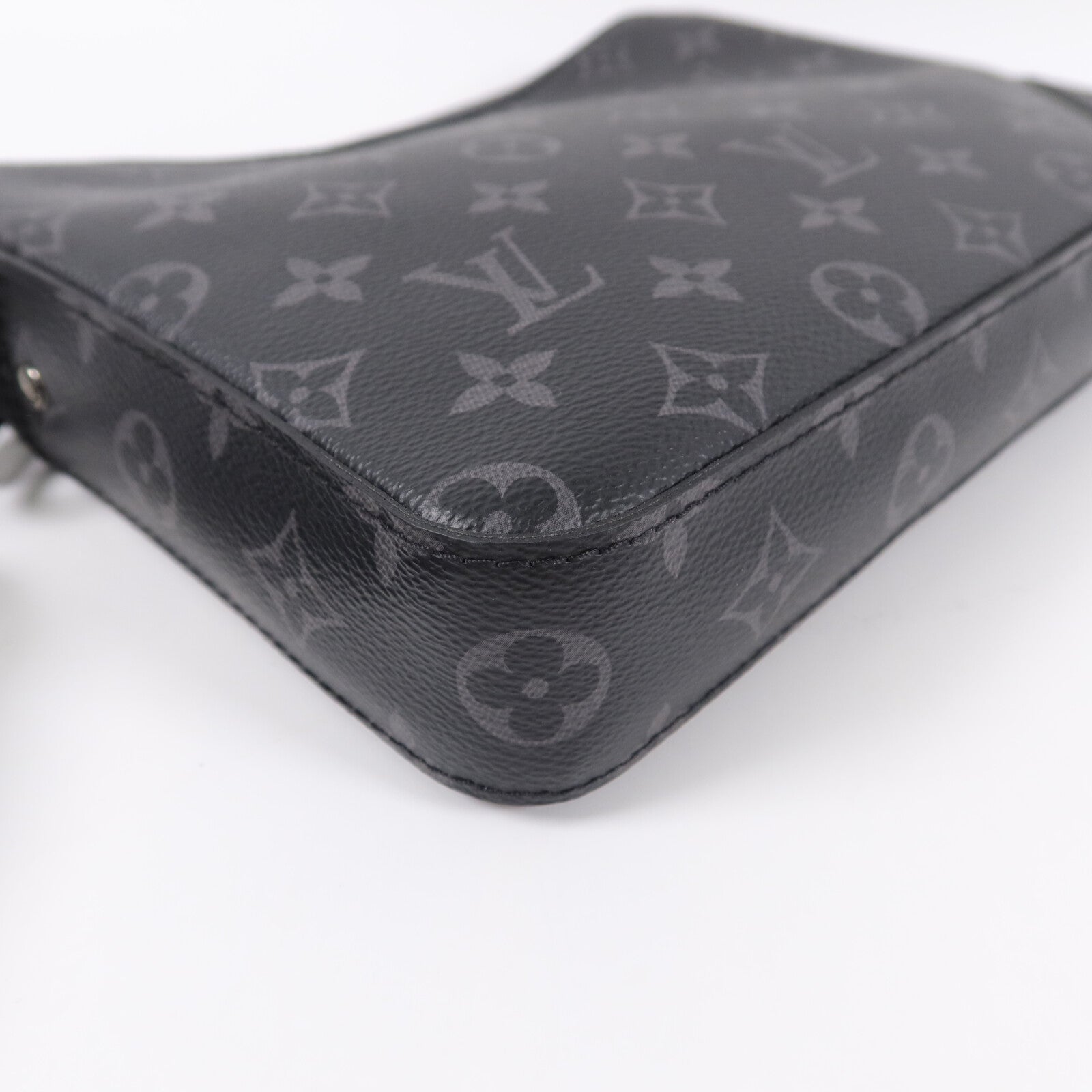 LOUIS VUITTON Monogram Eclipse Reverse Trio Messenger銀扣肩背袋灰色