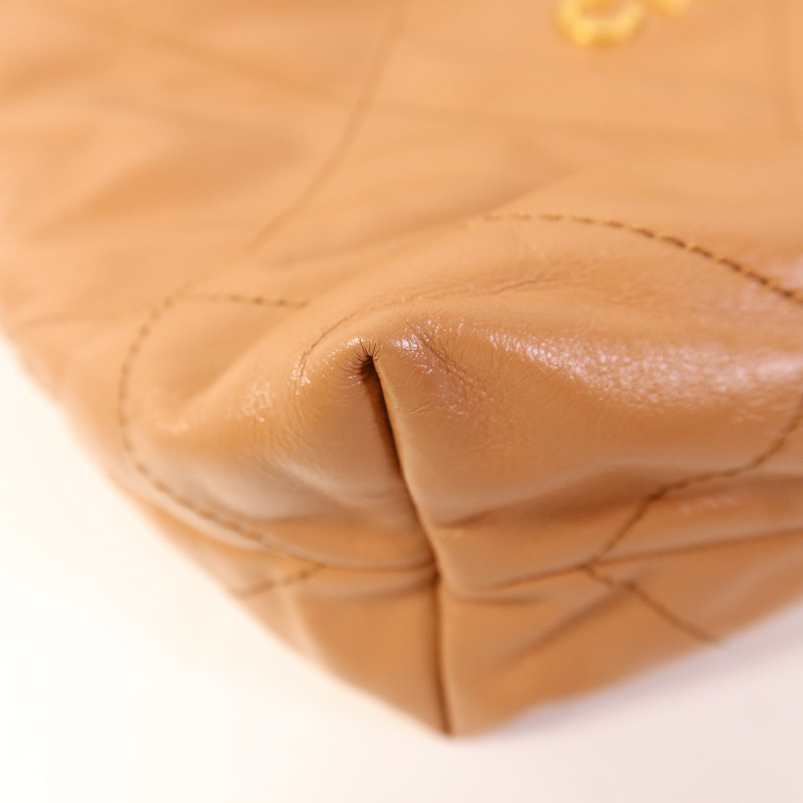 CHANEL 牛皮皮革Chanel 22金扣鏈帶肩背袋