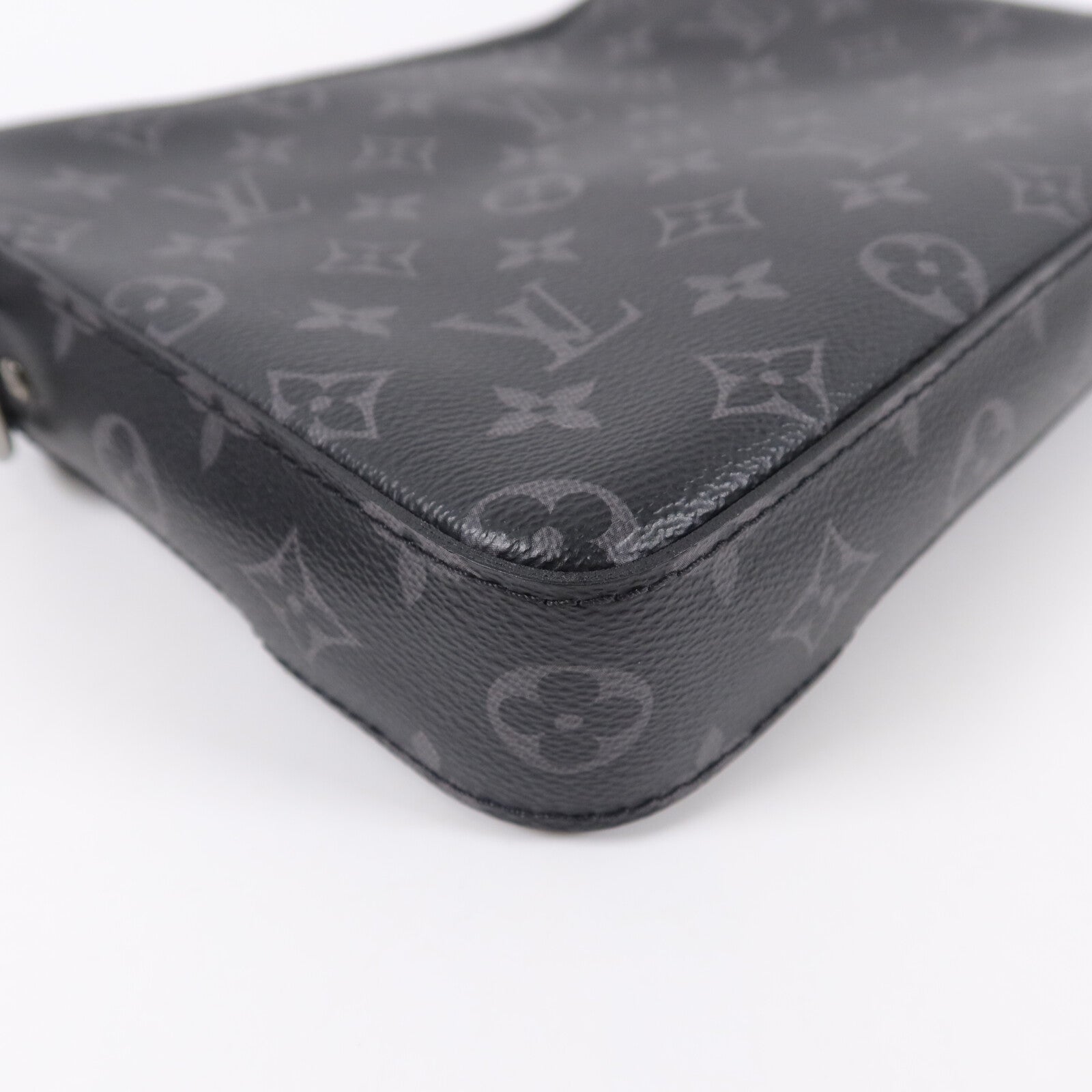 LOUIS VUITTON Monogram Eclipse Reverse Trio Messenger銀扣肩背袋灰色