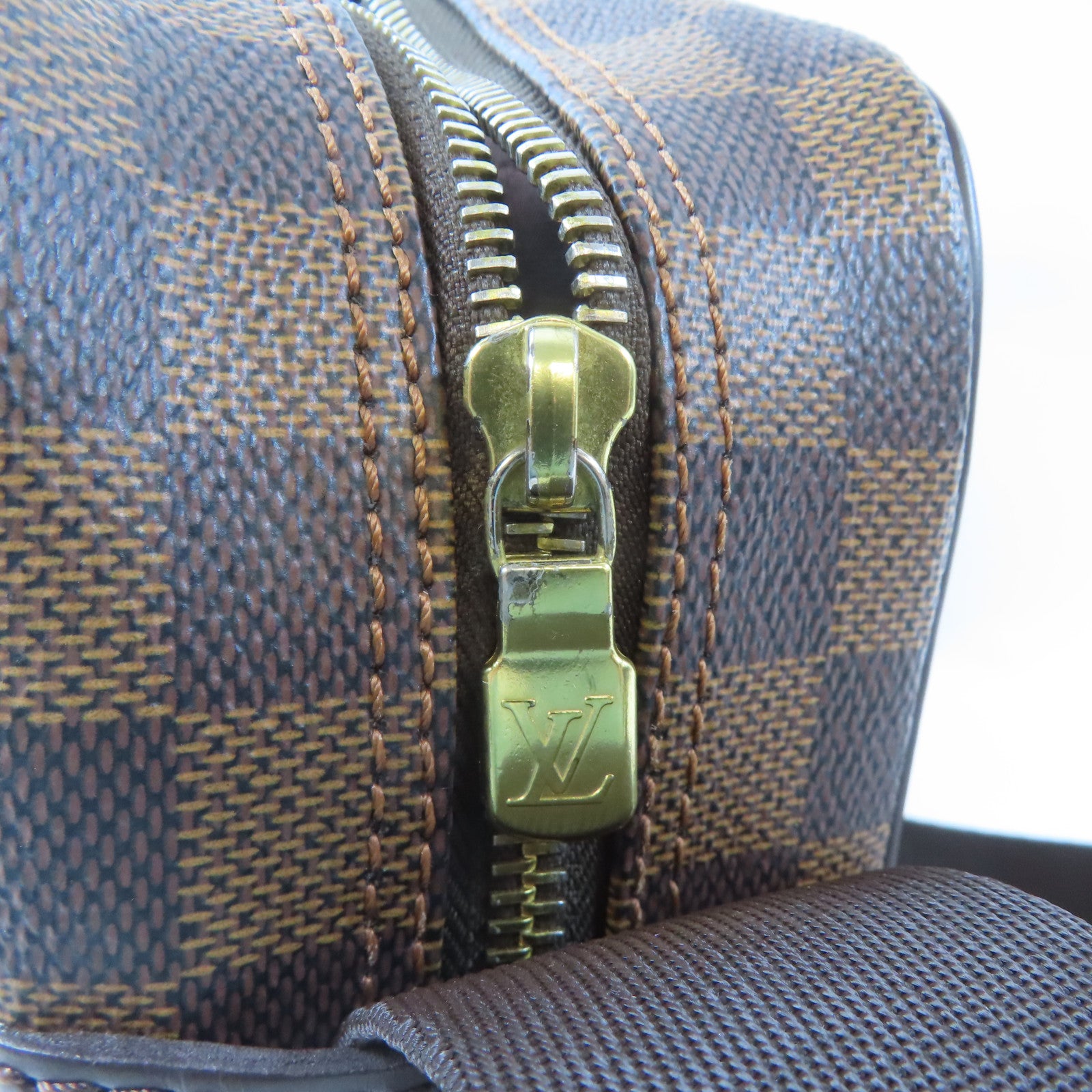 LOUIS VUITTON Damier Olav金扣肩背袋啡色