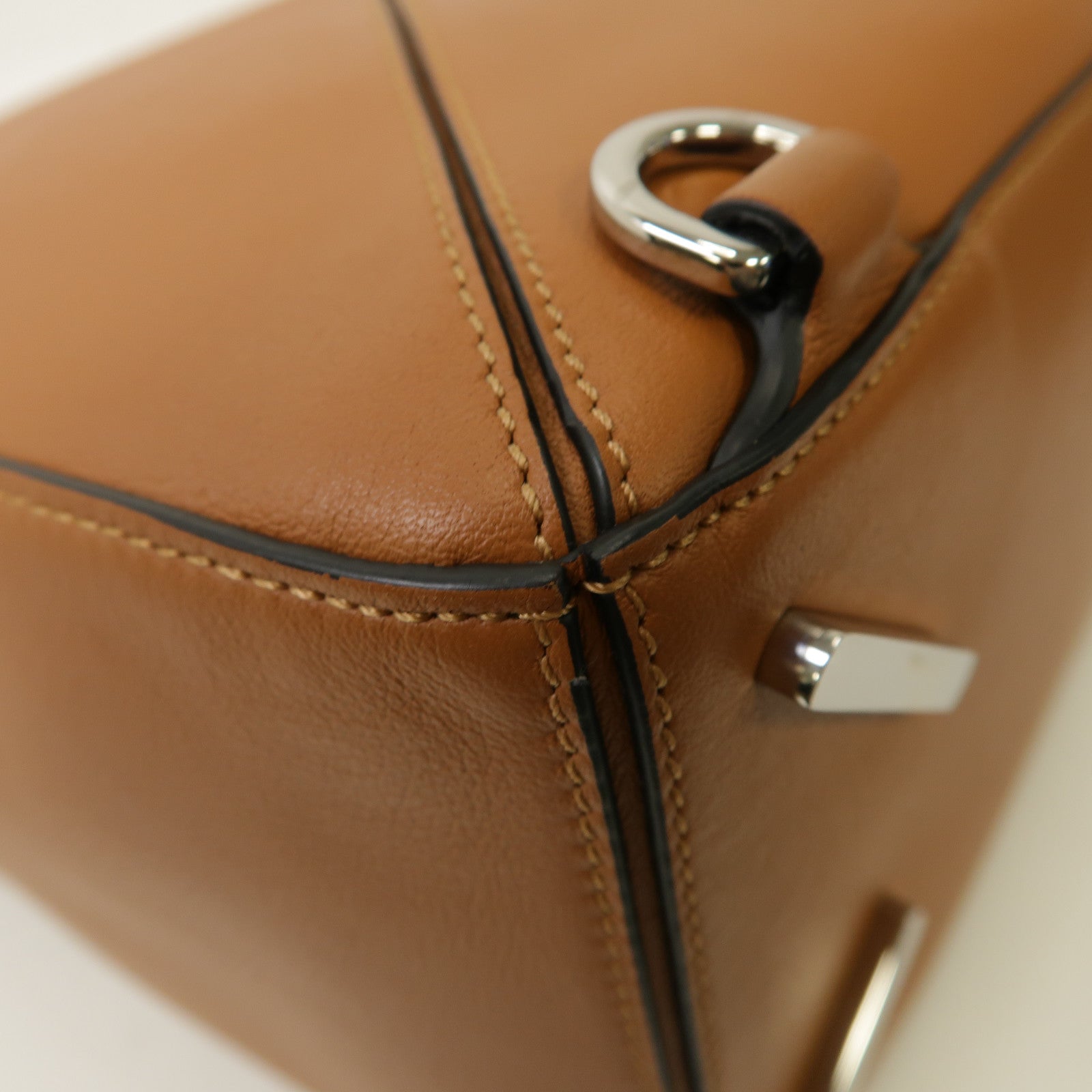 LOEWE 牛皮皮革Puzzle Medium銀扣手挽肩背兩用袋啡色