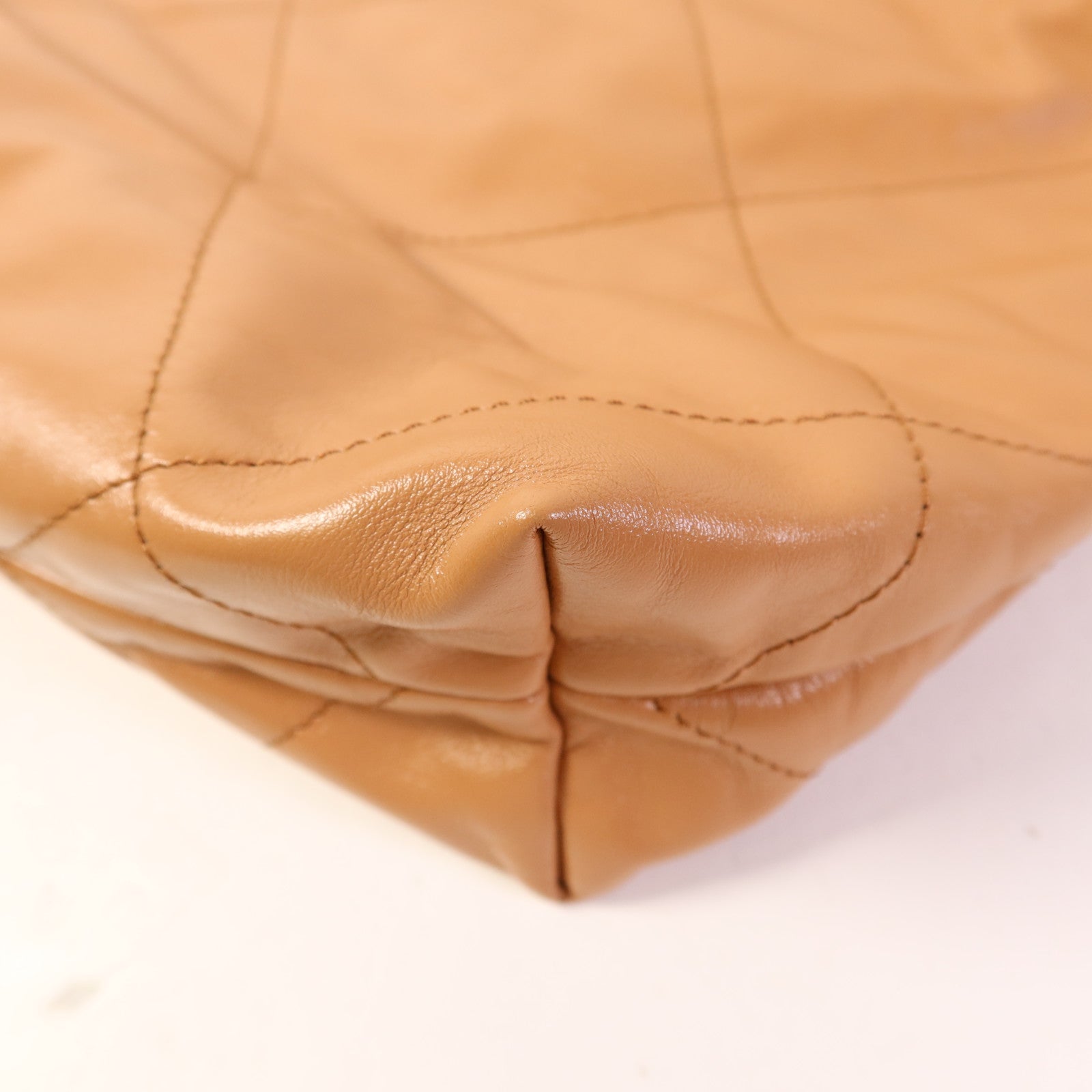 CHANEL 牛皮皮革Chanel 22金扣鏈帶肩背袋