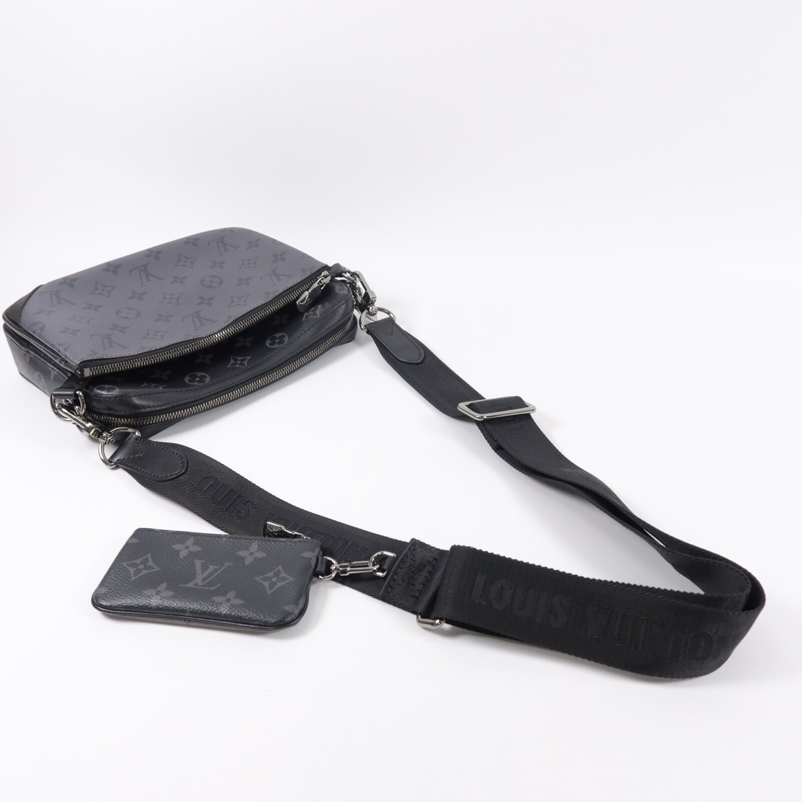 LOUIS VUITTON Monogram Eclipse Reverse Trio Messenger銀扣肩背袋灰色