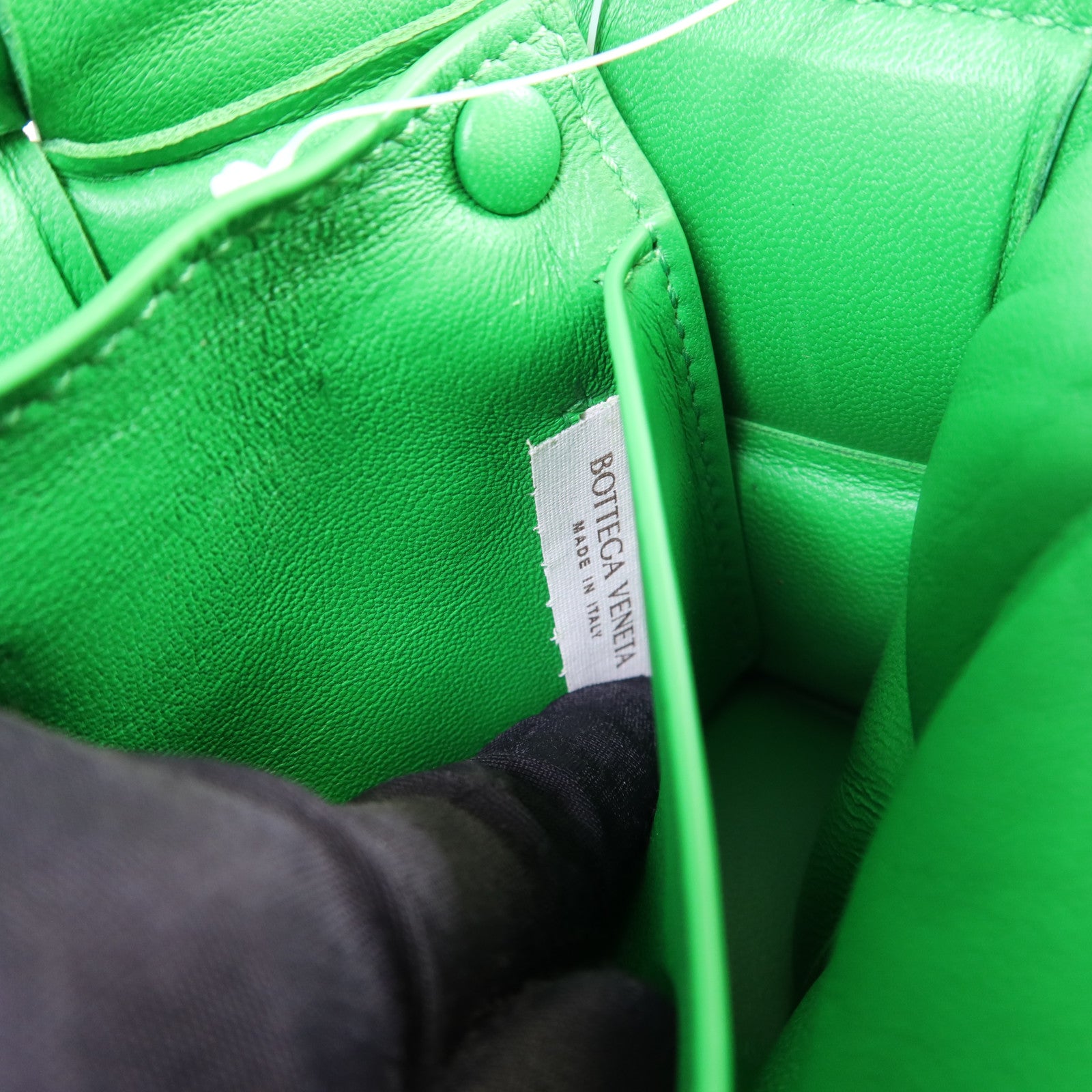 BOTTEGA VENETA 皮革Cassette Padded Mini肩背袋