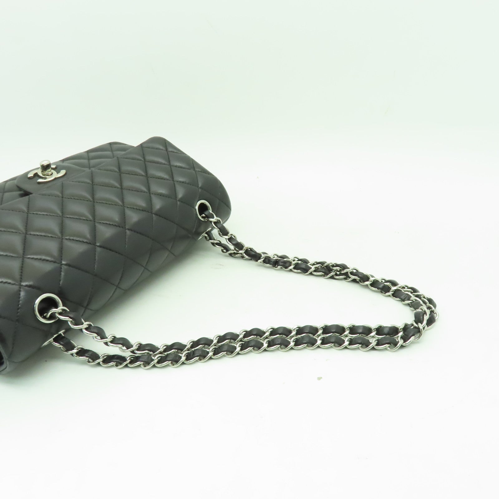 CHANEL 【清倉大減價】菱格羊皮皮革Classic 25銀扣鏈帶肩背袋黑色
