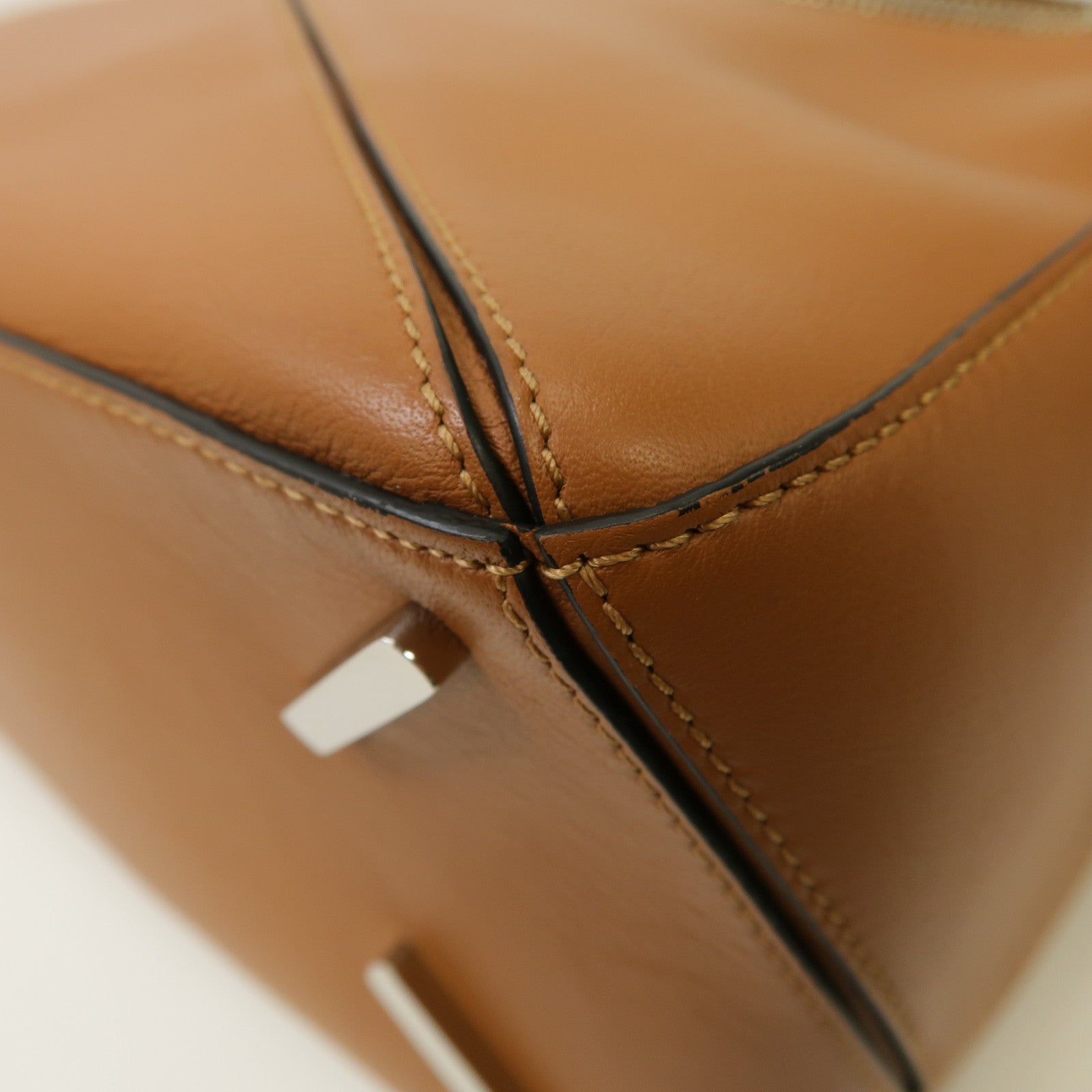 LOEWE 牛皮皮革Puzzle Medium銀扣手挽肩背兩用袋啡色