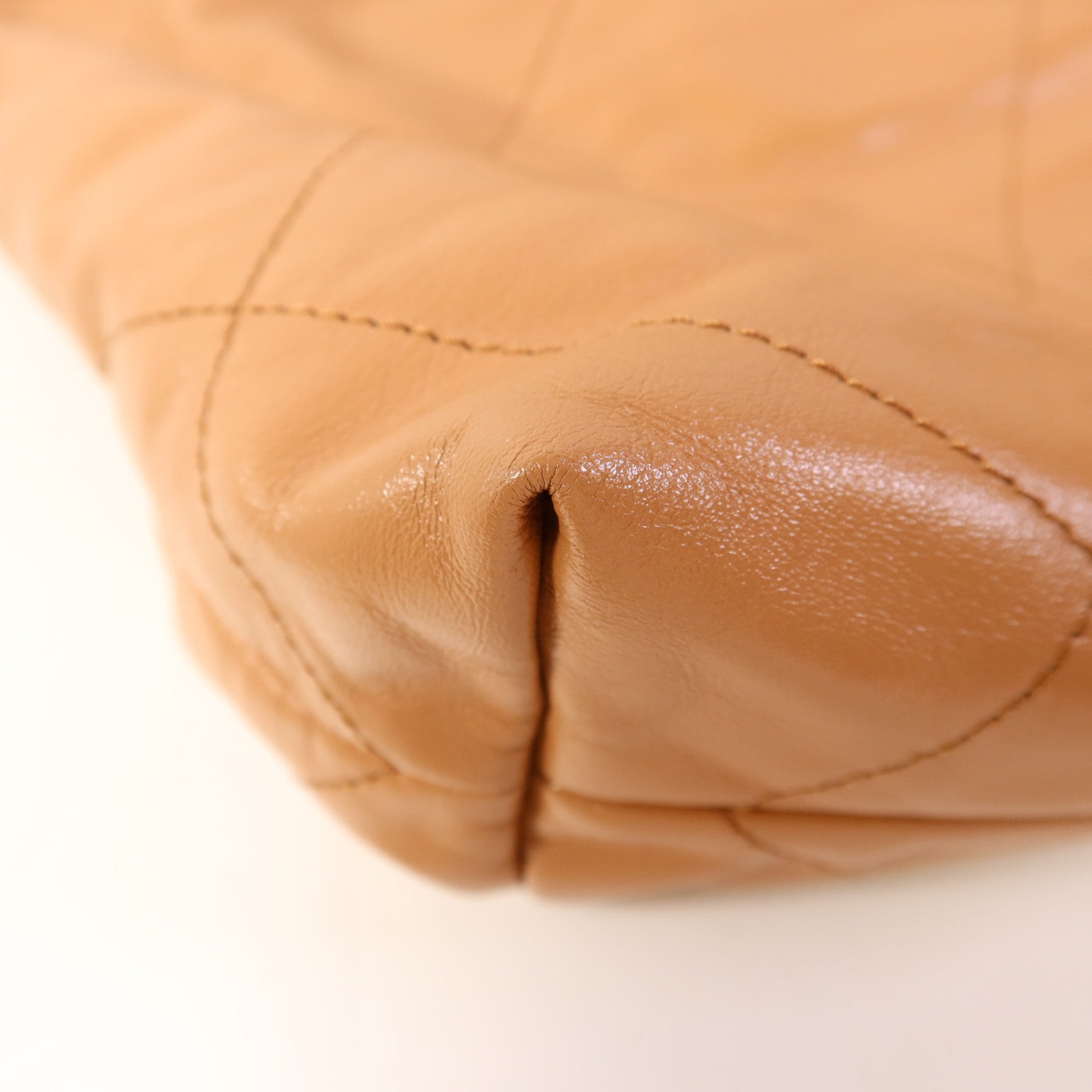 CHANEL 牛皮皮革Chanel 22金扣鏈帶肩背袋