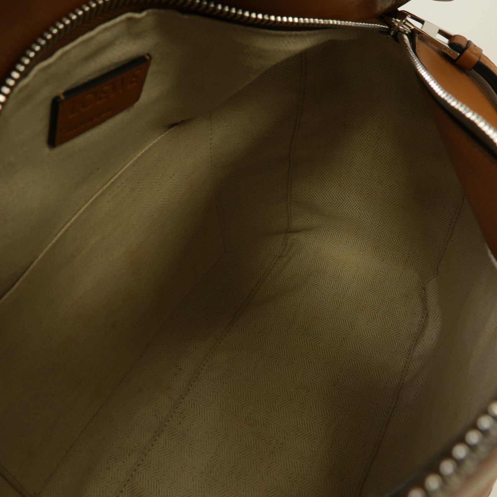 LOEWE 牛皮皮革Puzzle Medium銀扣手挽肩背兩用袋啡色