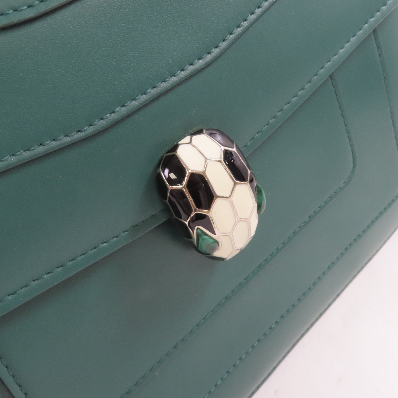 BVLGARI 牛皮皮革Serpenti Forever Shoulder Bag銀扣鏈帶肩背綠色