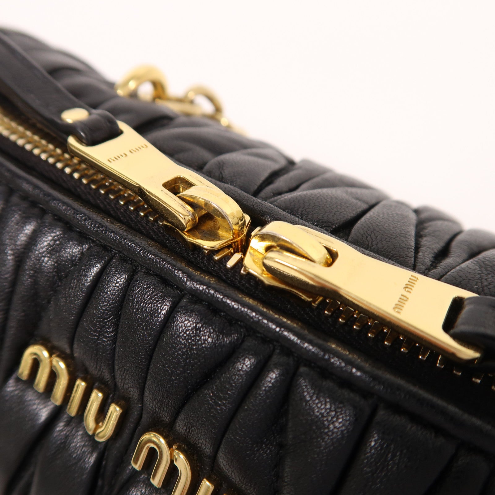 Miu Miu 羊皮皮革Chain Shoulder金扣鏈帶肩背袋