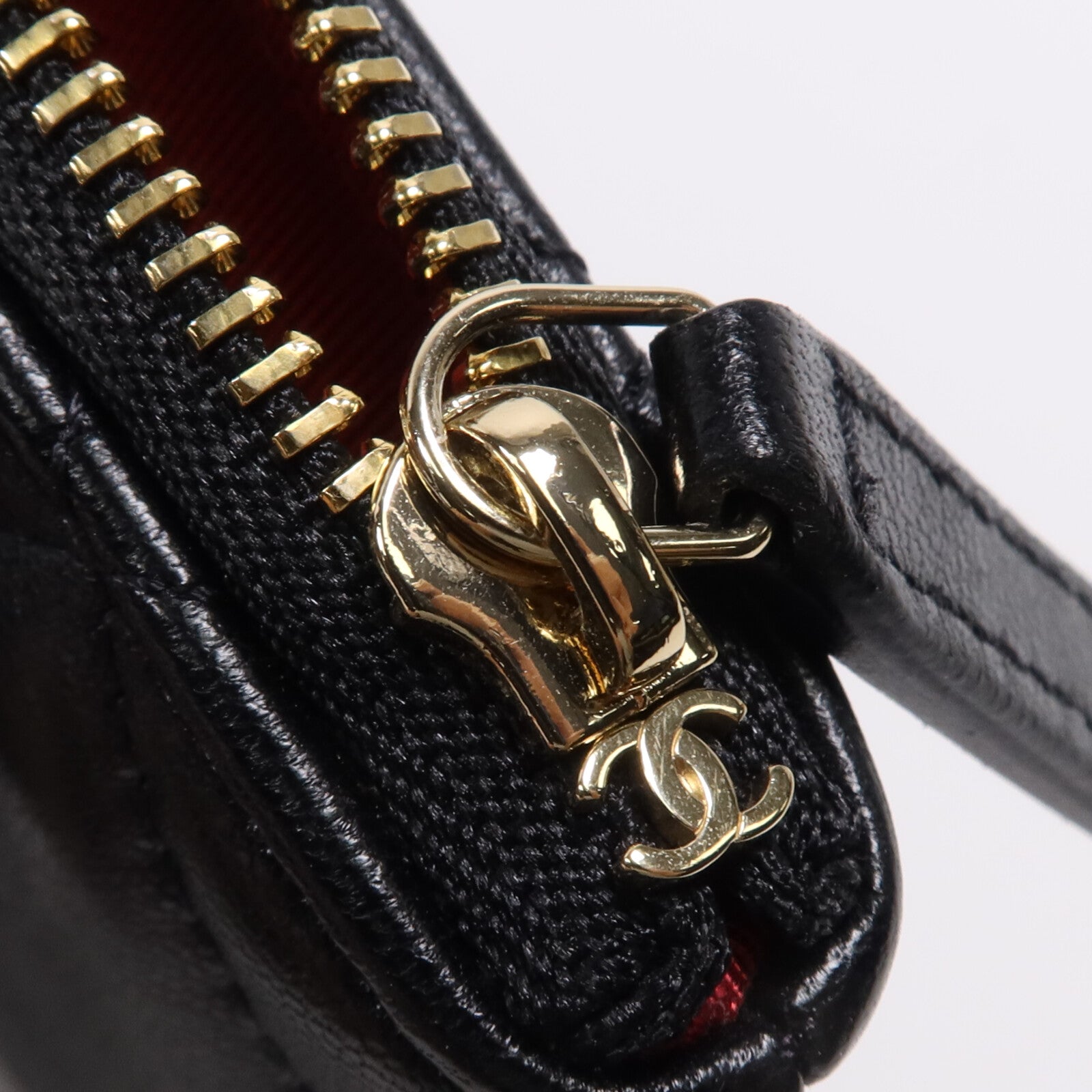 CHANEL 羊皮皮革Chanel 19 Pouch金扣手拿包