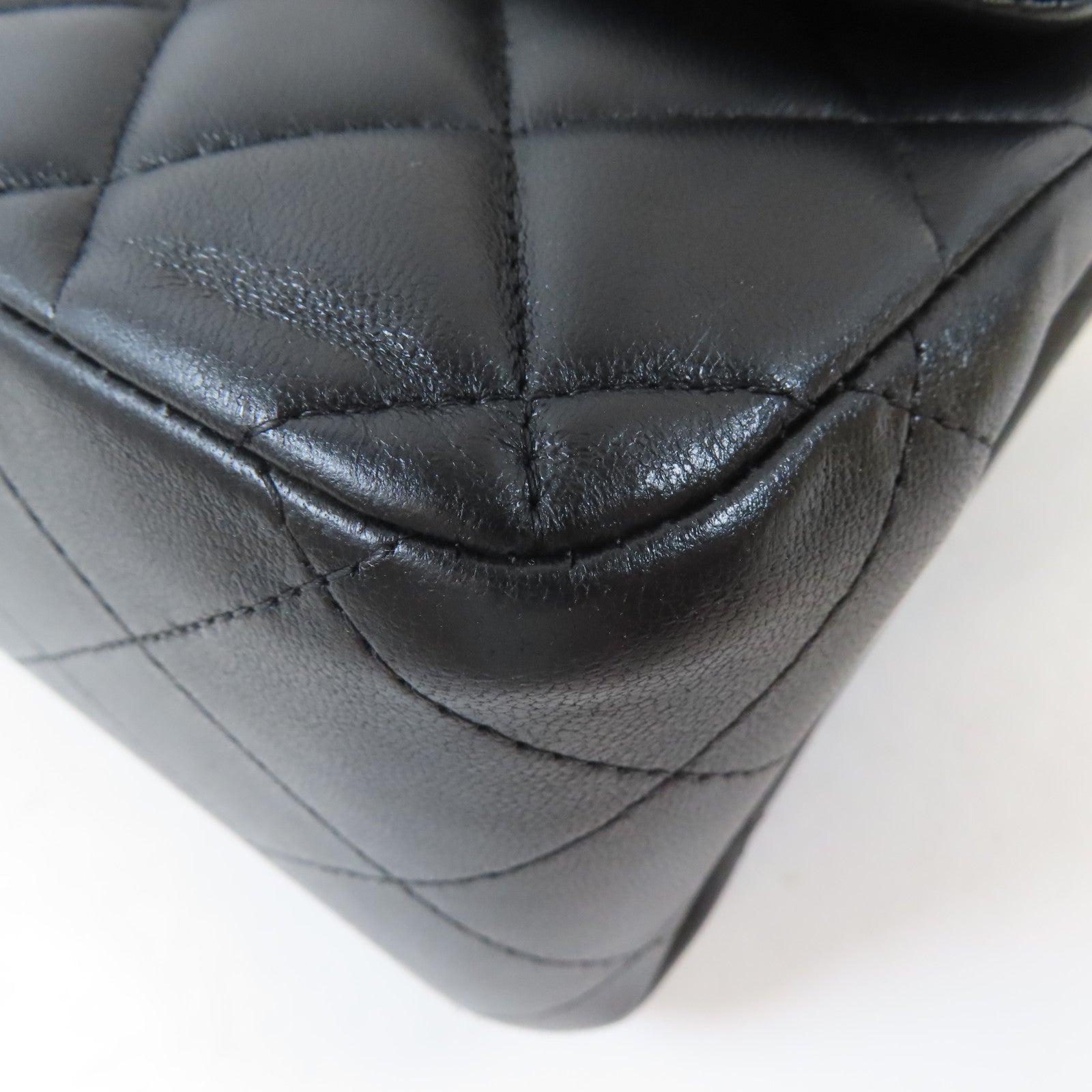 CHANEL 菱格羊皮皮革Classic Jumbo Bag金扣鏈帶肩背袋黑色
