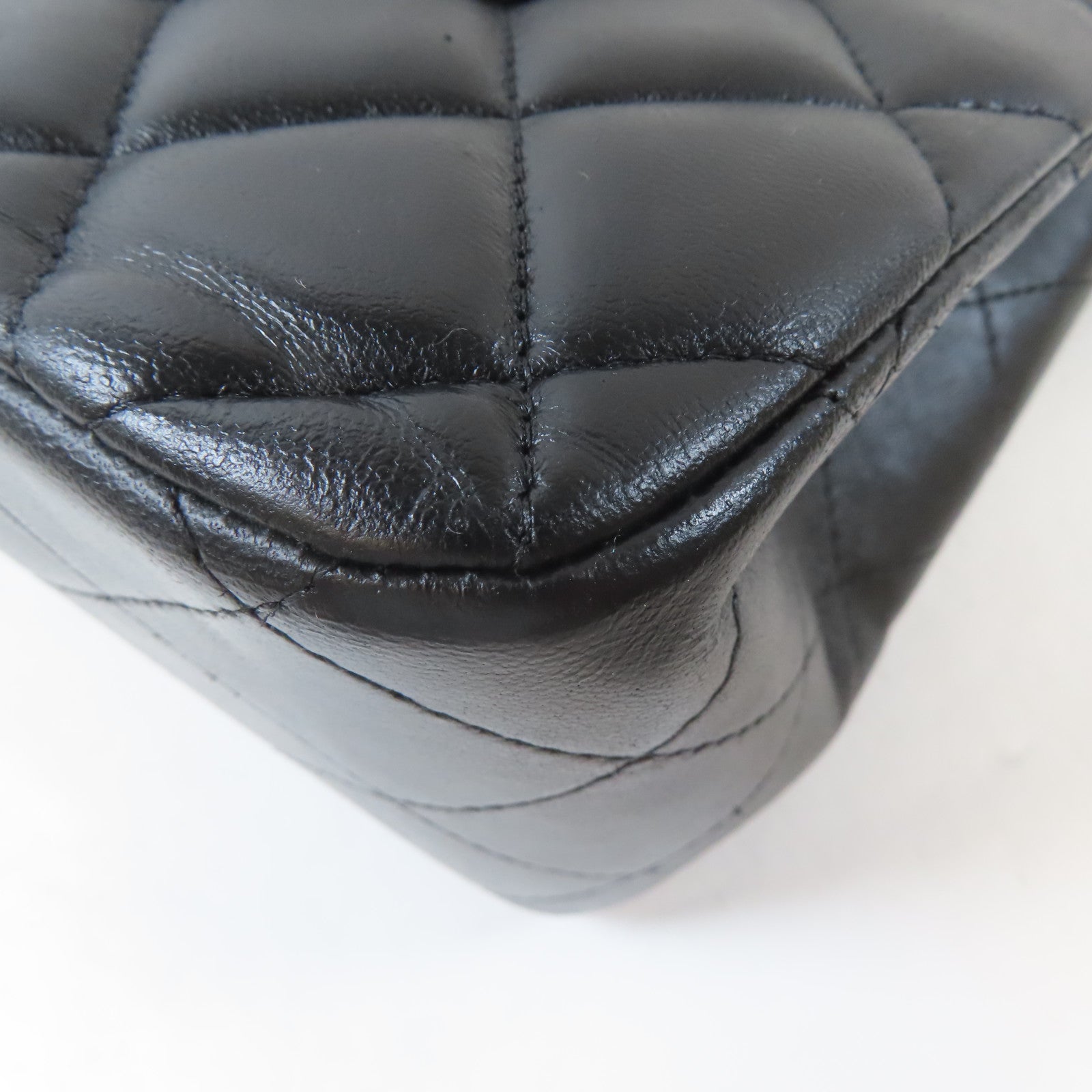 CHANEL 菱格羊皮皮革Classic Jumbo Bag金扣鏈帶肩背袋黑色