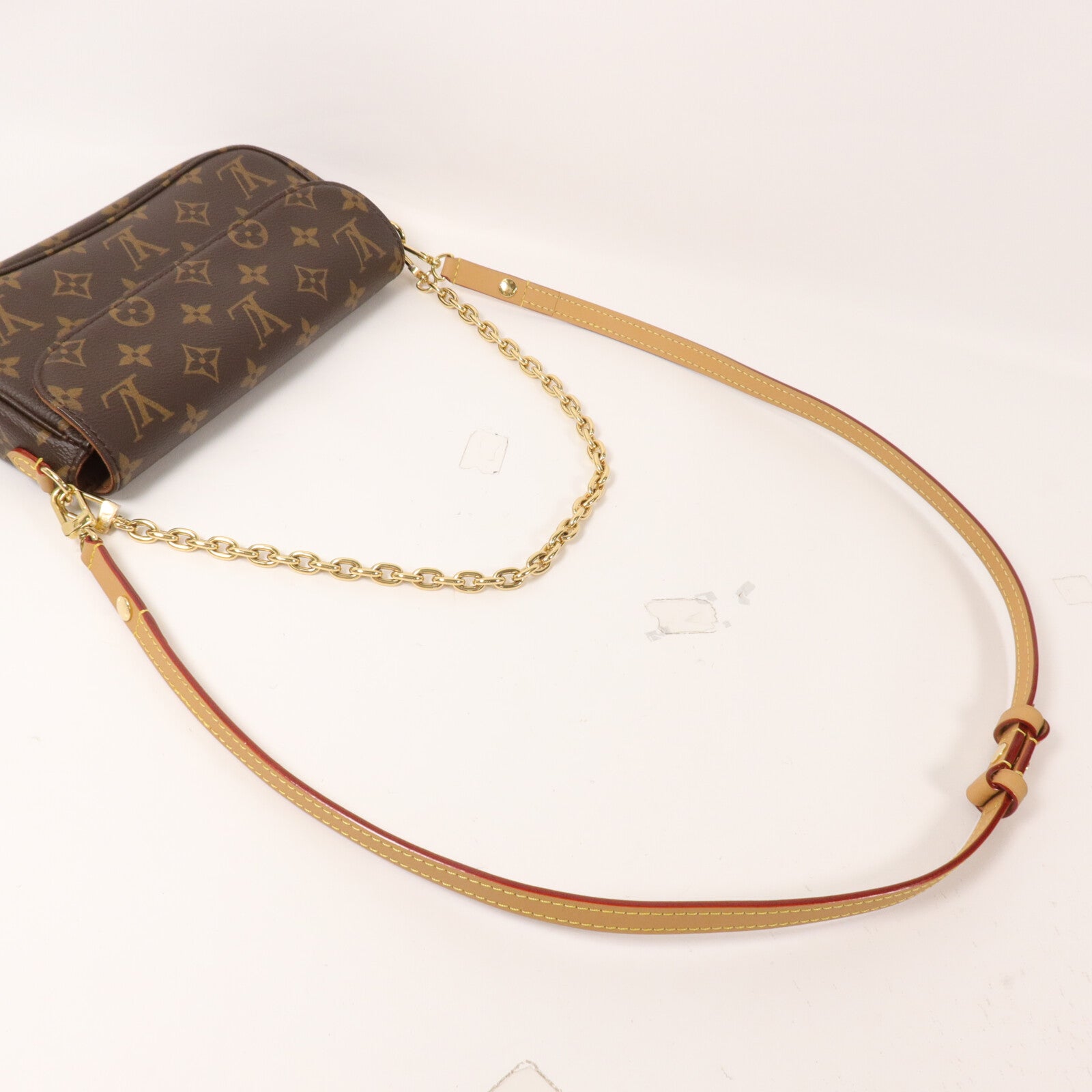 LOUIS VUITTON Monogram Wallet On Chain Ivy肩背袋