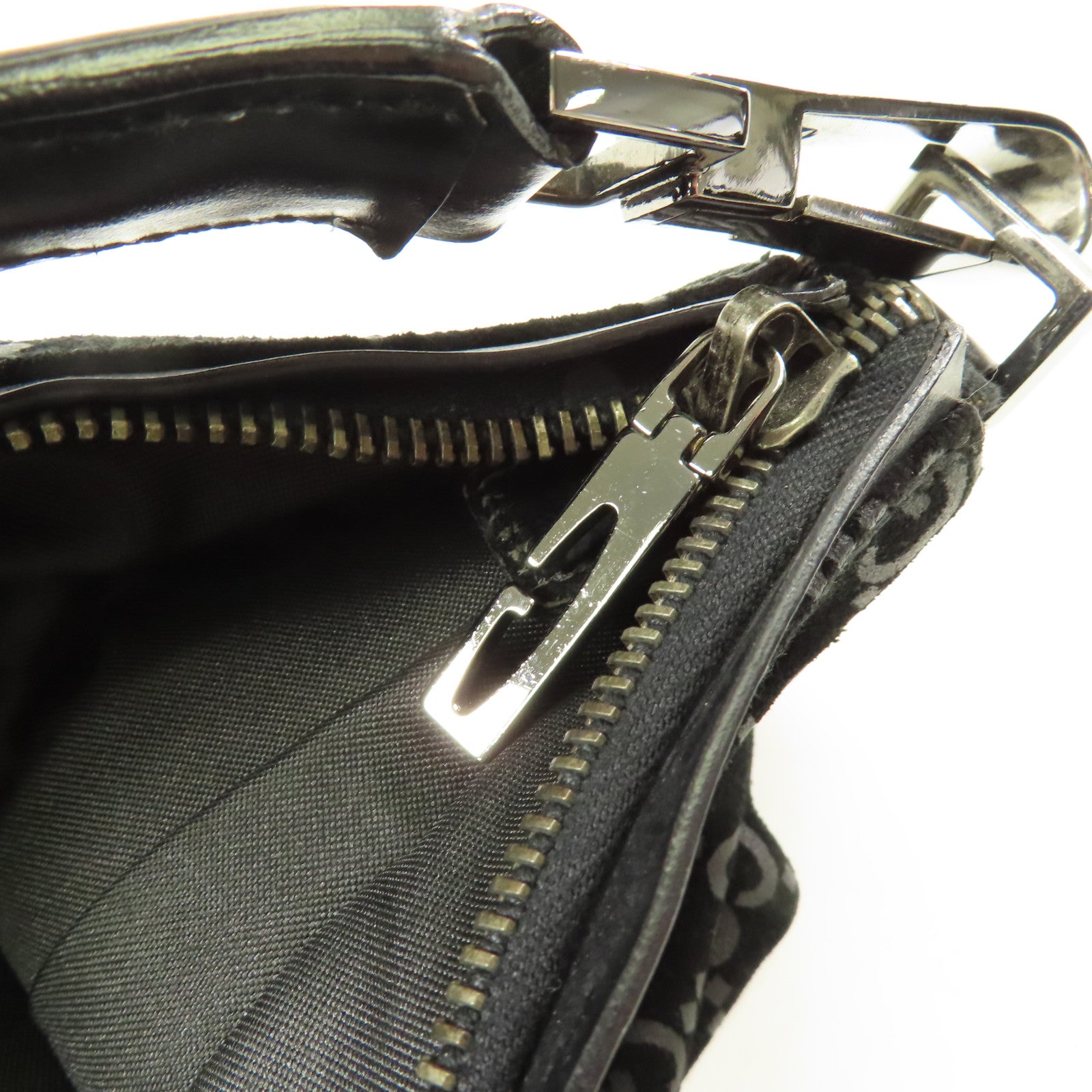 GUCCI 絨布Rare銀扣手挽袋