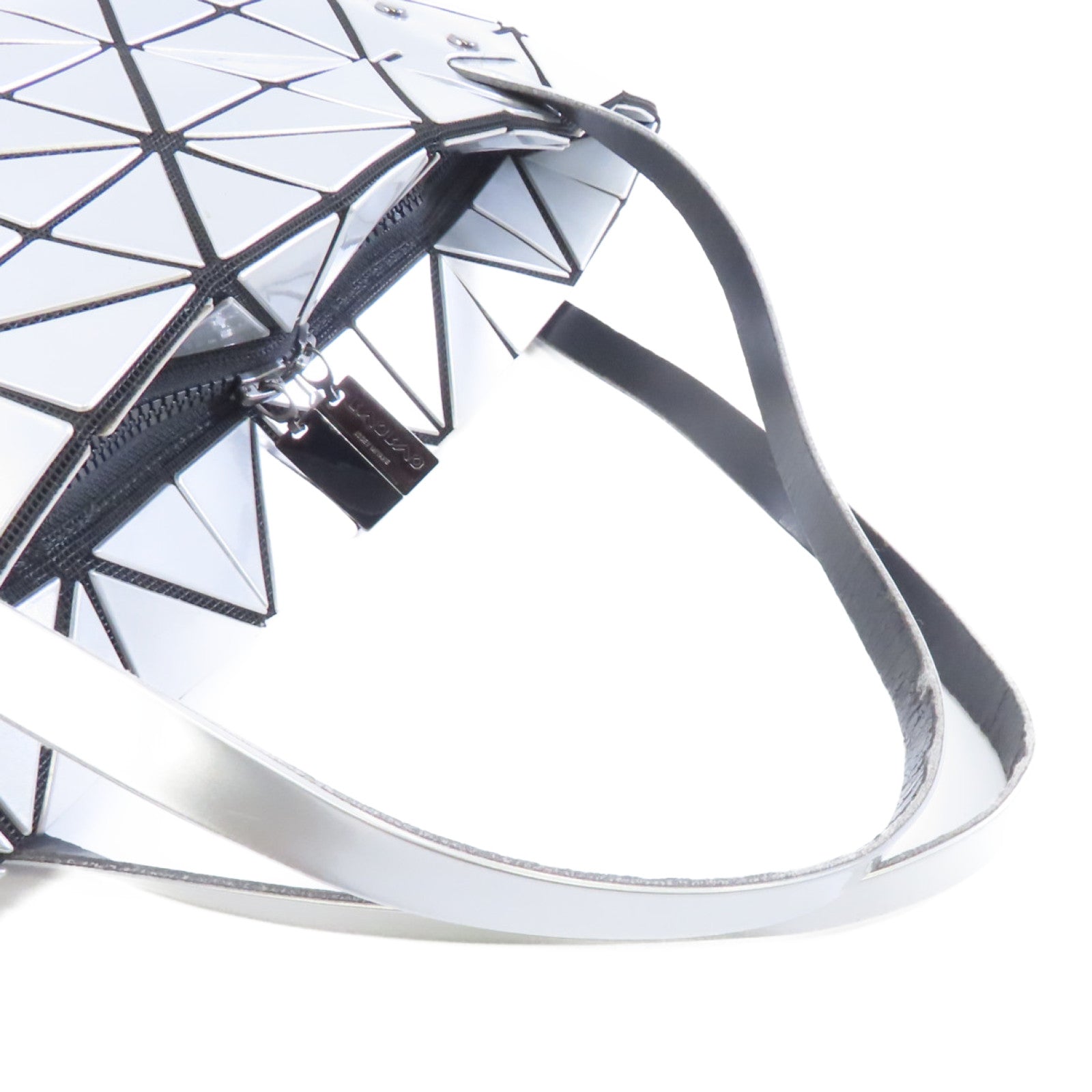 ISSEY MIYAKE PVC ISSEY MIYAKE Bao Bao銀扣手挽袋銀色
