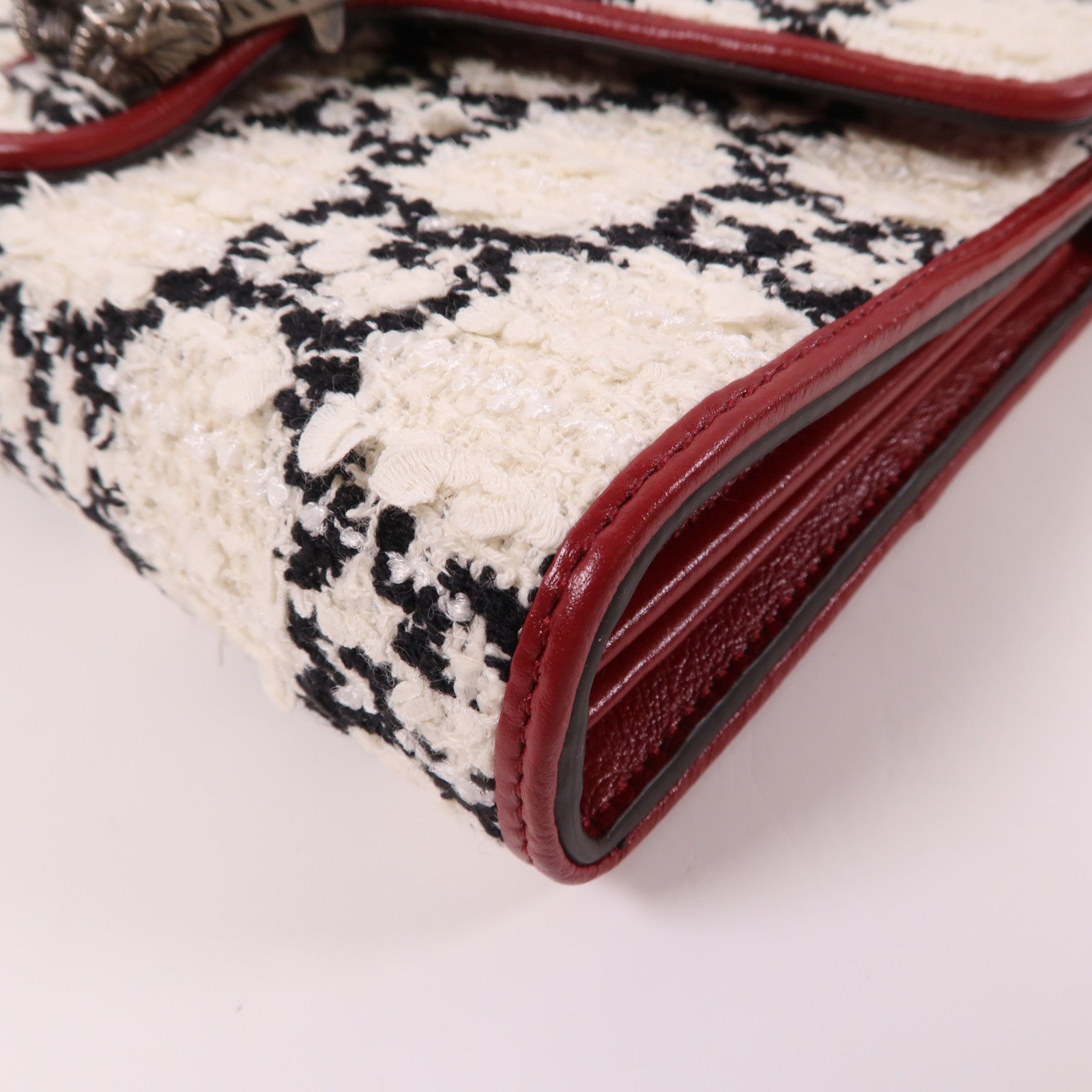 GUCCI 軟呢GG Supreme Wallet On Chain銀扣鏈帶肩背袋白色/紅色