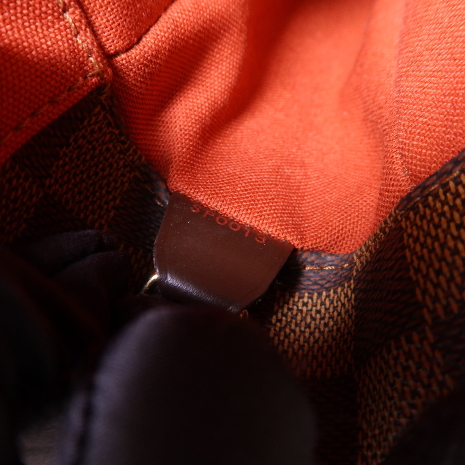 LOUIS VUITTON Damier Bastille金扣肩背袋